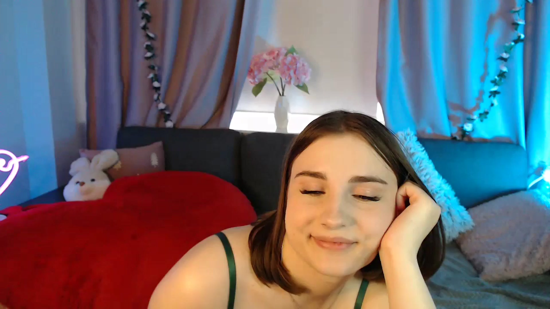 Gallery image thumbnail from LaneyGrey's myfreecams stream on, 04/26/2025, 10:38 image 6 of 20