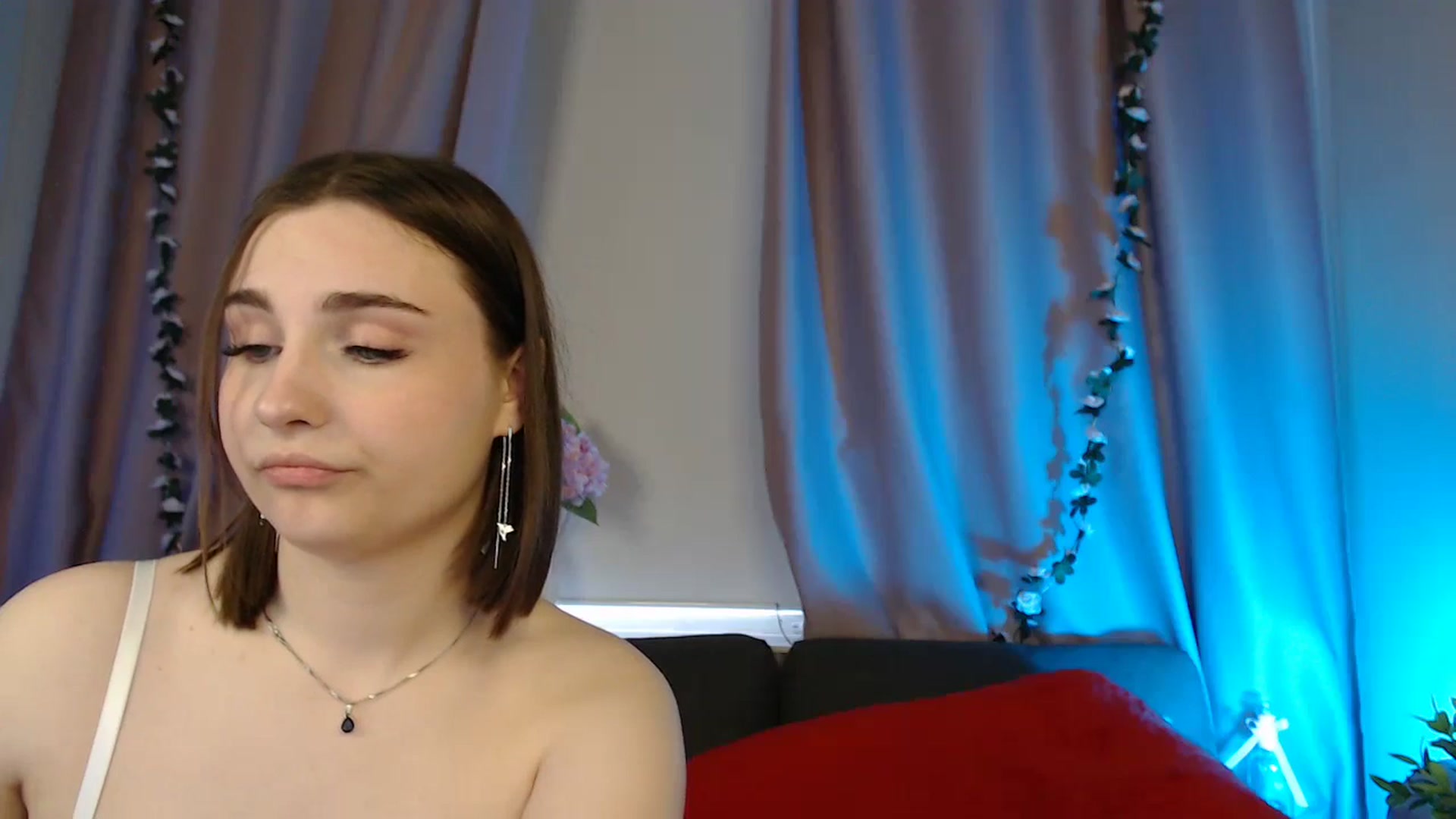 Gallery image thumbnail from LaneyGrey's myfreecams stream on, 04/27/2025, 13:09 image 2 of 20