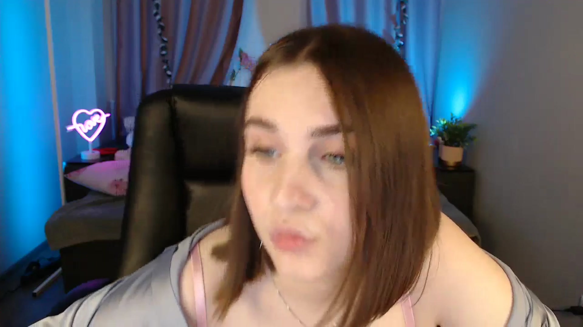 Gallery image thumbnail from LaneyGrey's myfreecams stream on, 04/29/2025, 09:40 image 14 of 20
