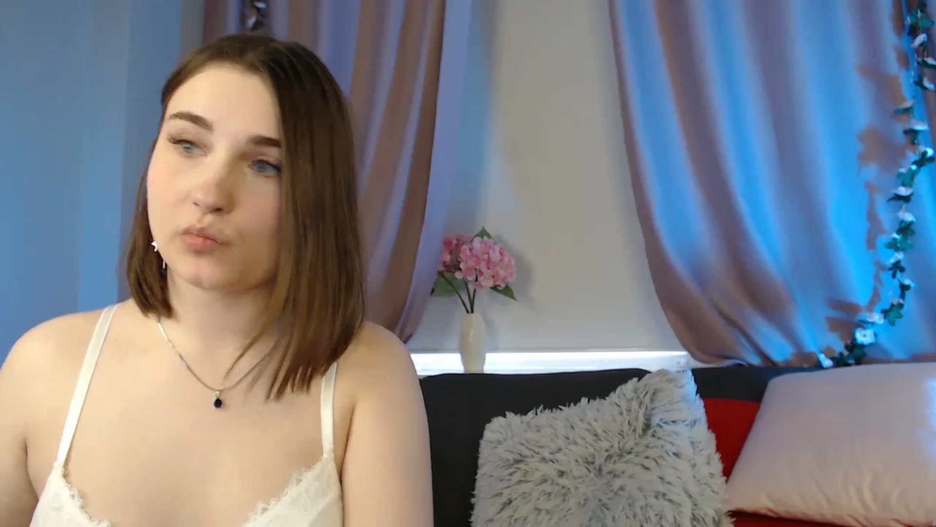Gallery image thumbnail from LaneyGrey's myfreecams stream on, 05/02/2025, 12:04 image 5 of 20