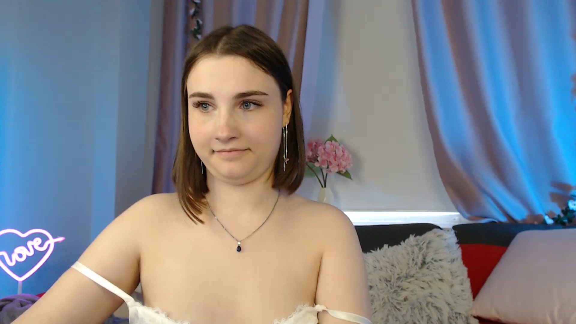 Gallery image thumbnail from LaneyGrey's myfreecams stream on, 05/02/2025, 12:04 image 17 of 20