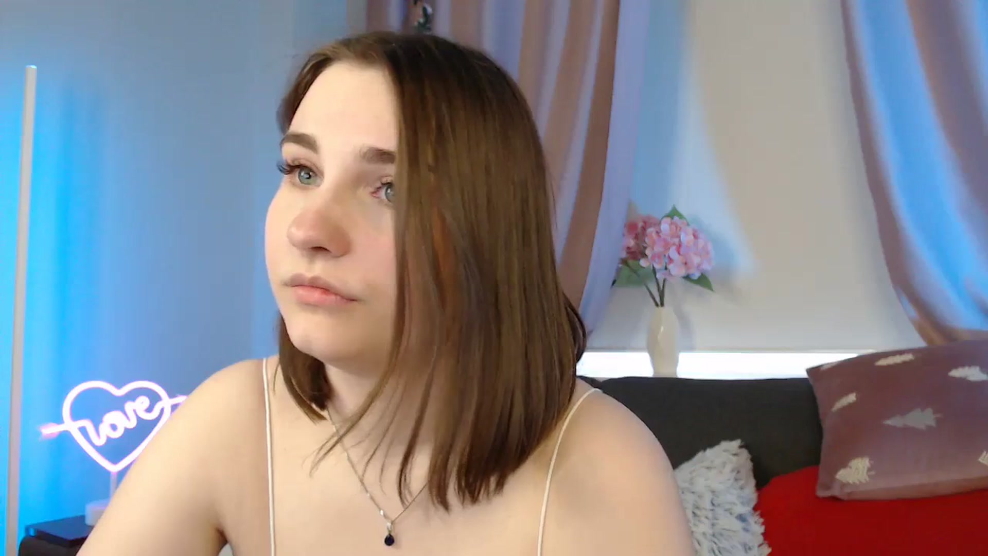 Gallery image thumbnail from LaneyGrey's myfreecams stream on, 05/02/2025, 13:32 image 19 of 20