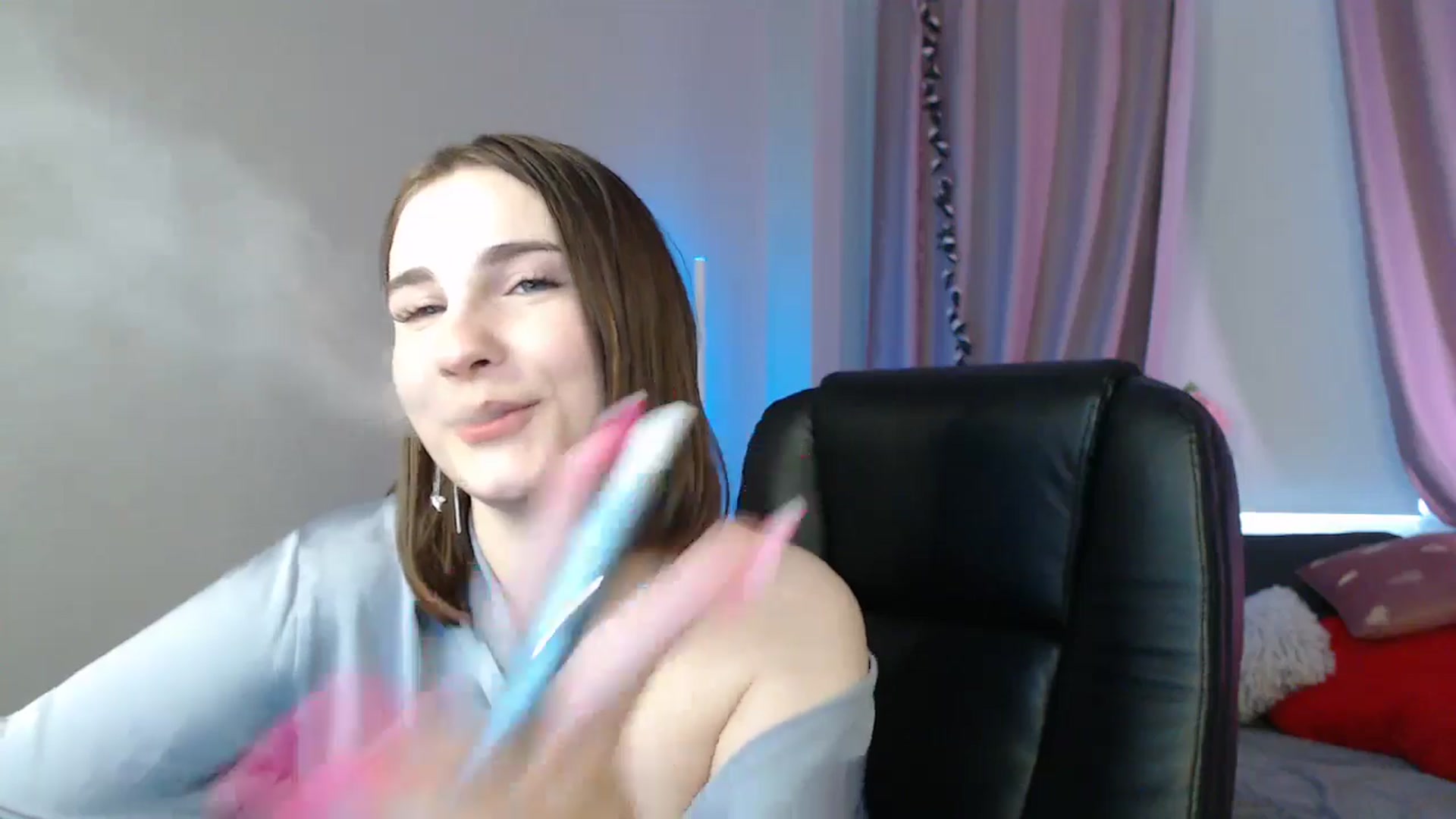 Gallery image thumbnail from LaneyGrey's myfreecams stream on, 05/03/2025, 10:19 image 14 of 20