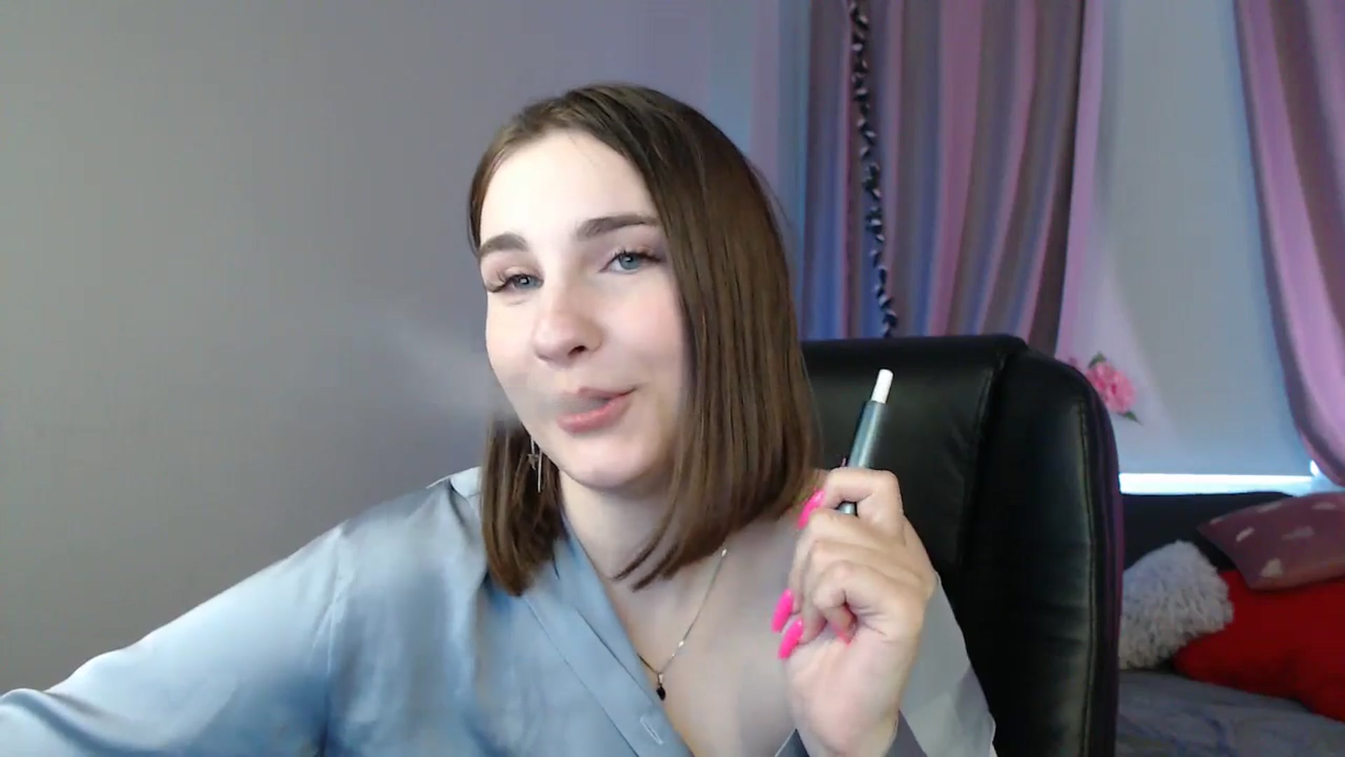 Gallery image thumbnail from LaneyGrey's myfreecams stream on, 05/03/2025, 10:19 image 17 of 20