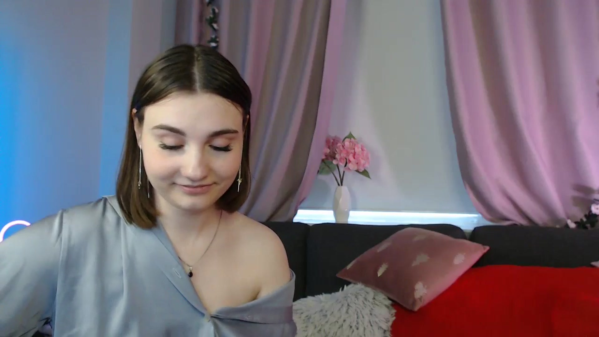 Gallery image thumbnail from LaneyGrey's myfreecams stream on, 05/03/2025, 10:55 image 3 of 20
