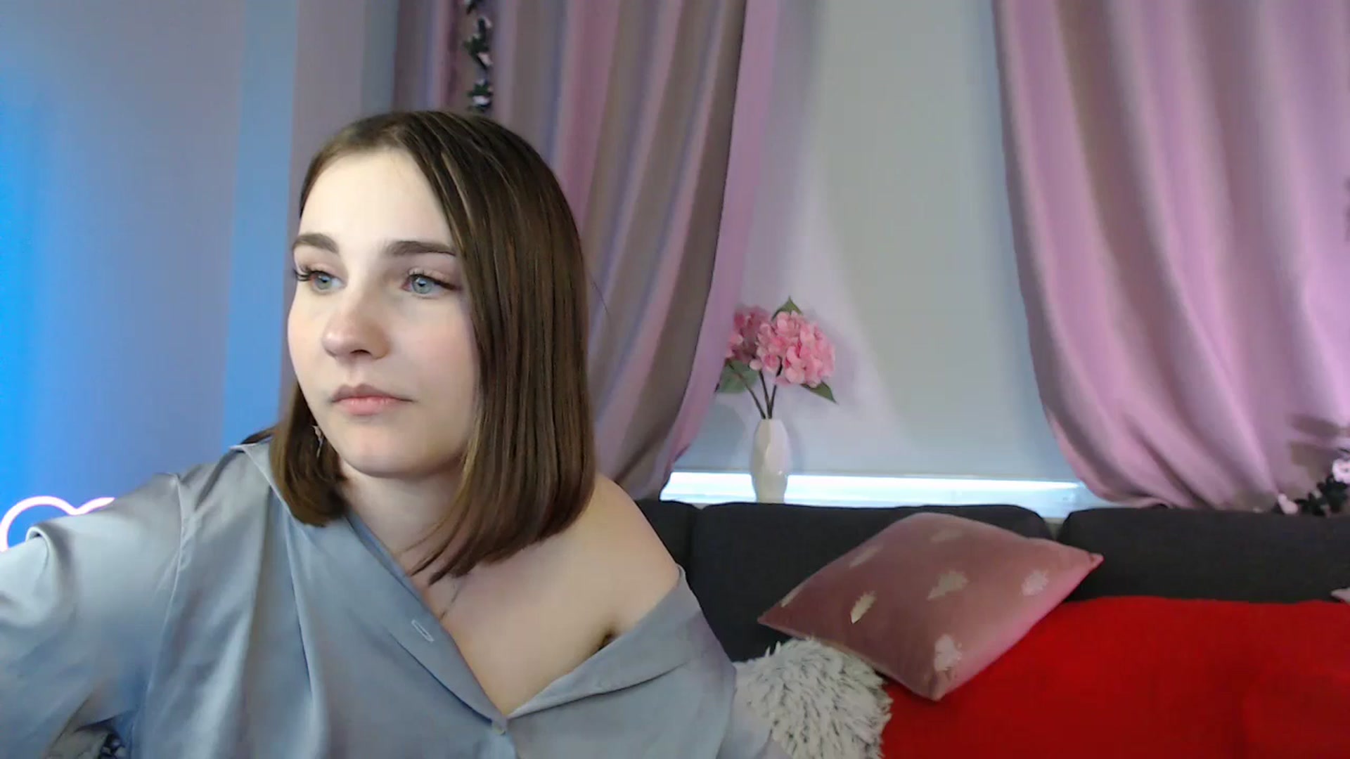 Gallery image thumbnail from LaneyGrey's myfreecams stream on, 05/03/2025, 10:55 image 14 of 20