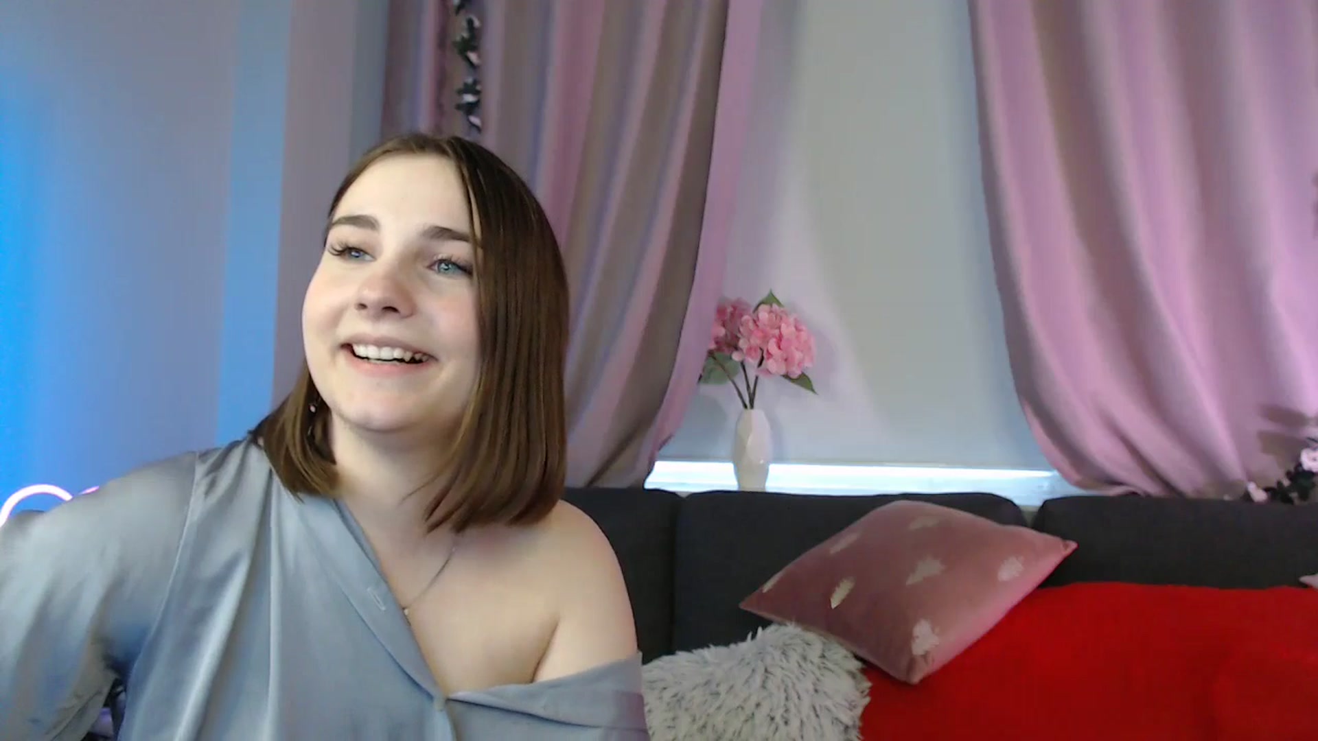 Gallery image thumbnail from LaneyGrey's myfreecams stream on, 05/03/2025, 10:55 image 16 of 20