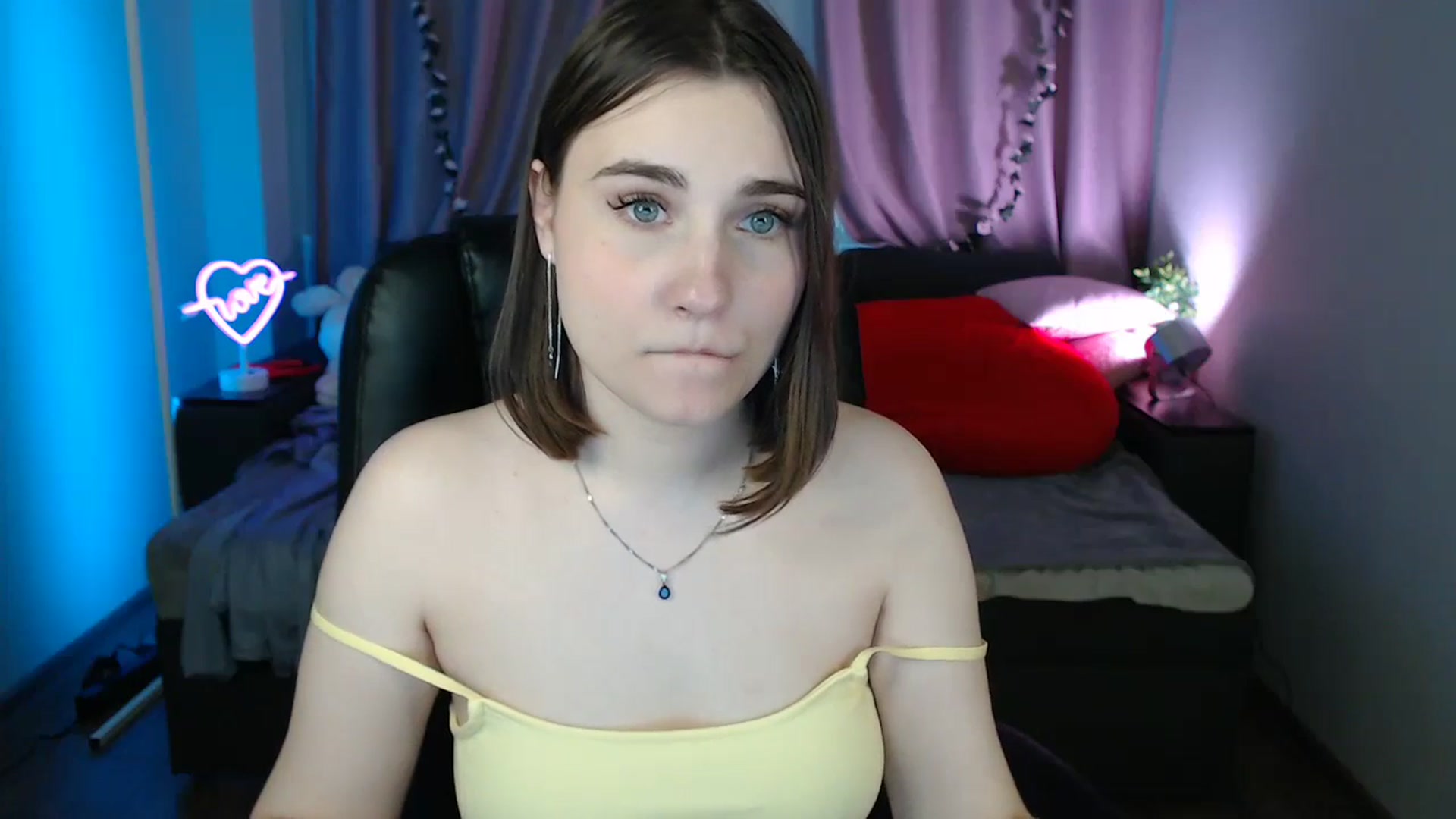 Gallery image thumbnail from LaneyGrey's myfreecams stream on, 05/03/2025, 11:51 image 16 of 20