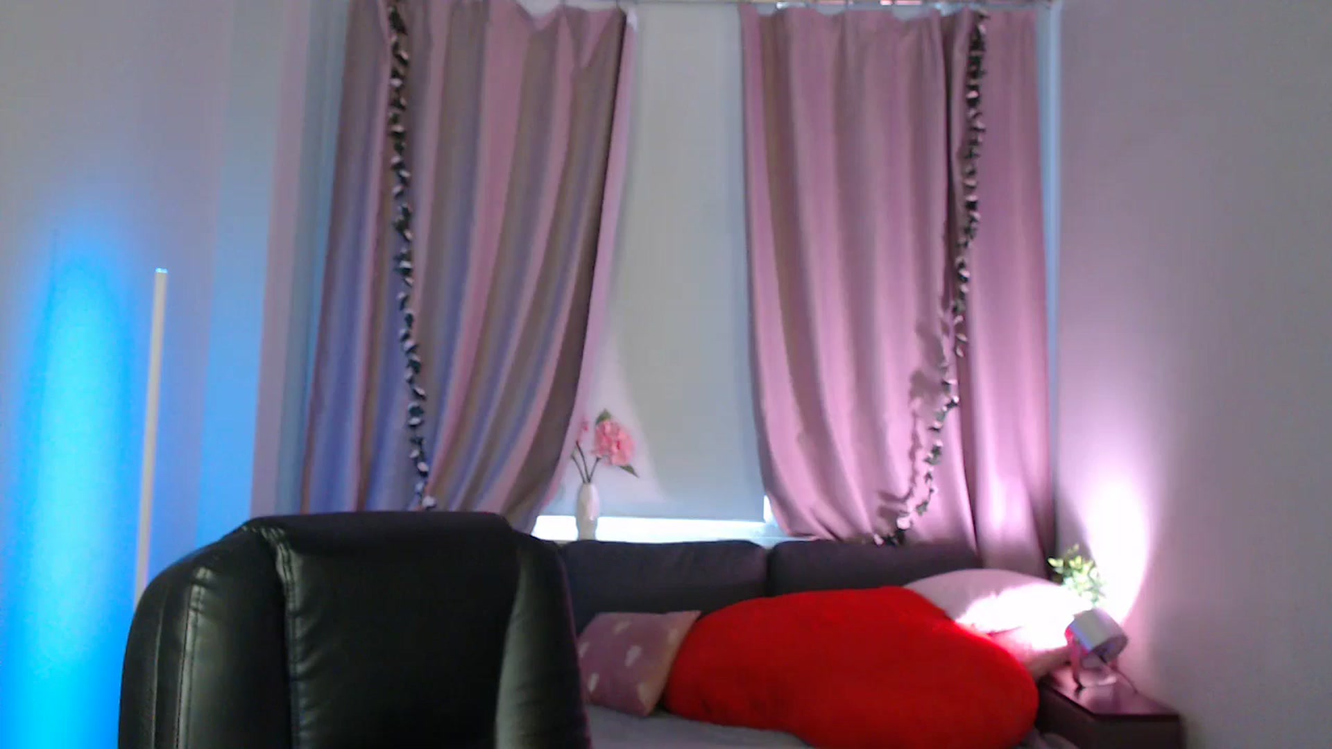 Gallery image thumbnail from LaneyGrey's myfreecams stream on, 05/04/2025, 08:33 image 1 of 20
