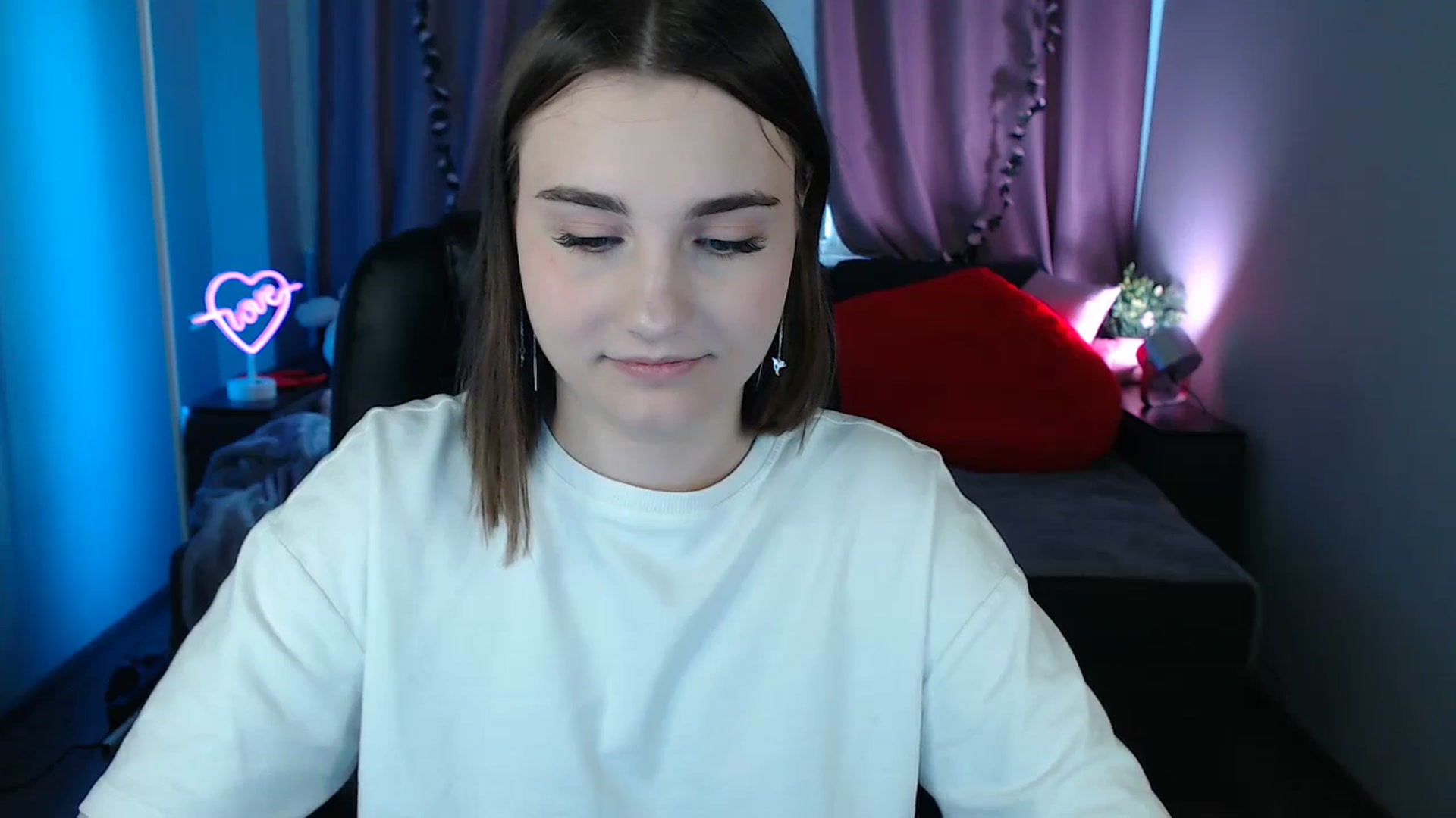 Gallery image thumbnail from LaneyGrey's myfreecams stream on, 05/05/2025, 08:53 image 17 of 20