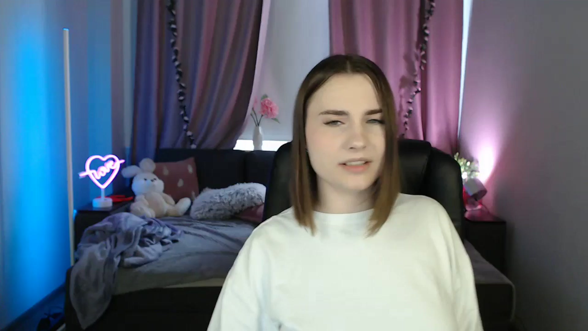 Gallery image thumbnail from LaneyGrey's myfreecams stream on, 05/05/2025, 08:53 image 12 of 20