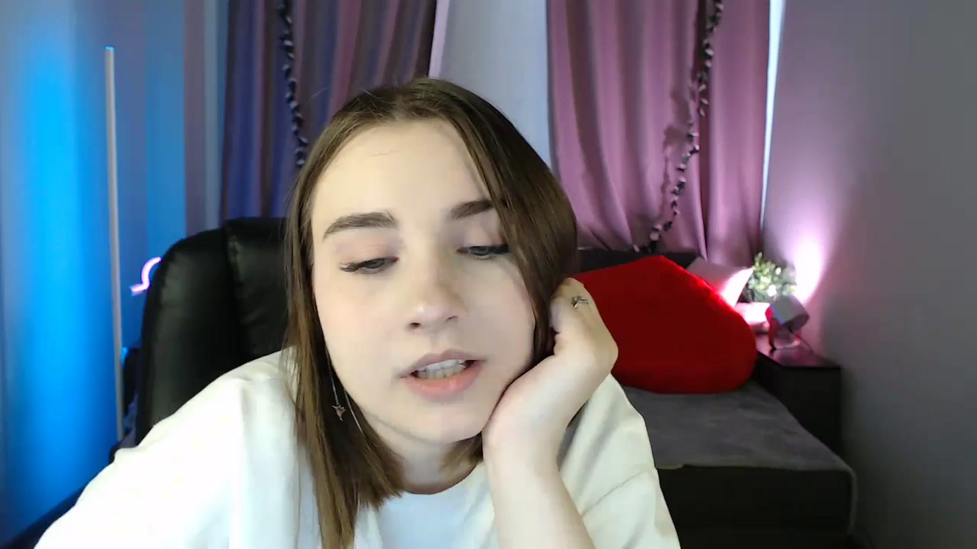 Gallery image thumbnail from LaneyGrey's myfreecams stream on, 05/05/2025, 08:53 image 10 of 20