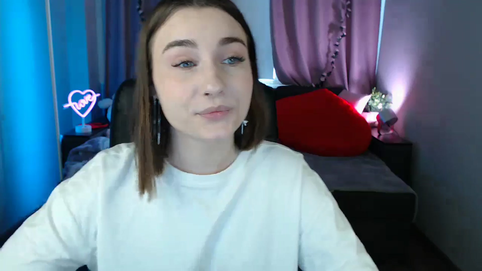 Gallery image thumbnail from LaneyGrey's myfreecams stream on, 05/05/2025, 08:53 image 18 of 20