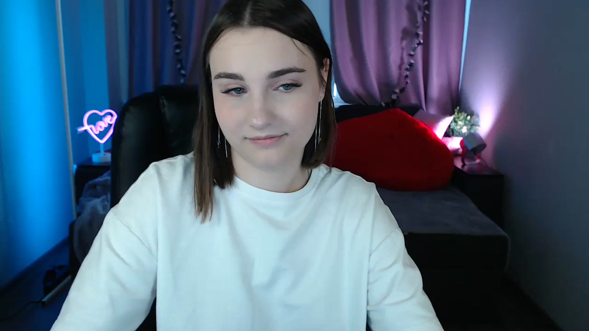 Gallery image thumbnail from LaneyGrey's myfreecams stream on, 05/05/2025, 08:53 image 16 of 20