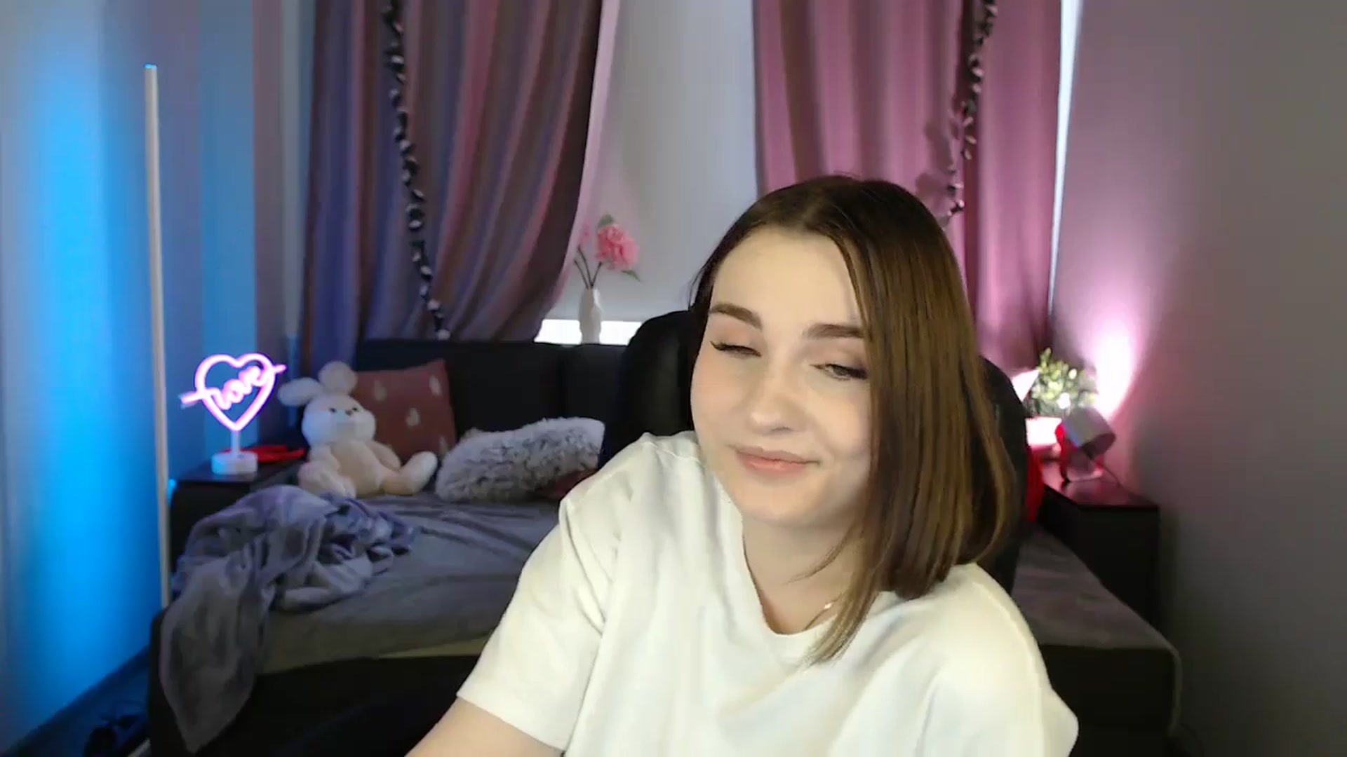 Gallery image thumbnail from LaneyGrey's myfreecams stream on, 05/05/2025, 08:53 image 5 of 20