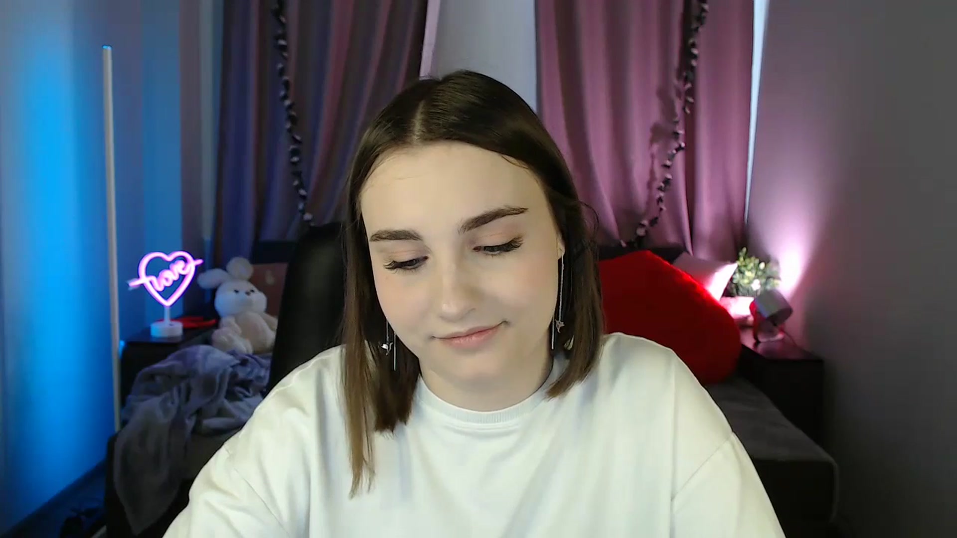 Gallery image thumbnail from LaneyGrey's myfreecams stream on, 05/05/2025, 08:53 image 7 of 20