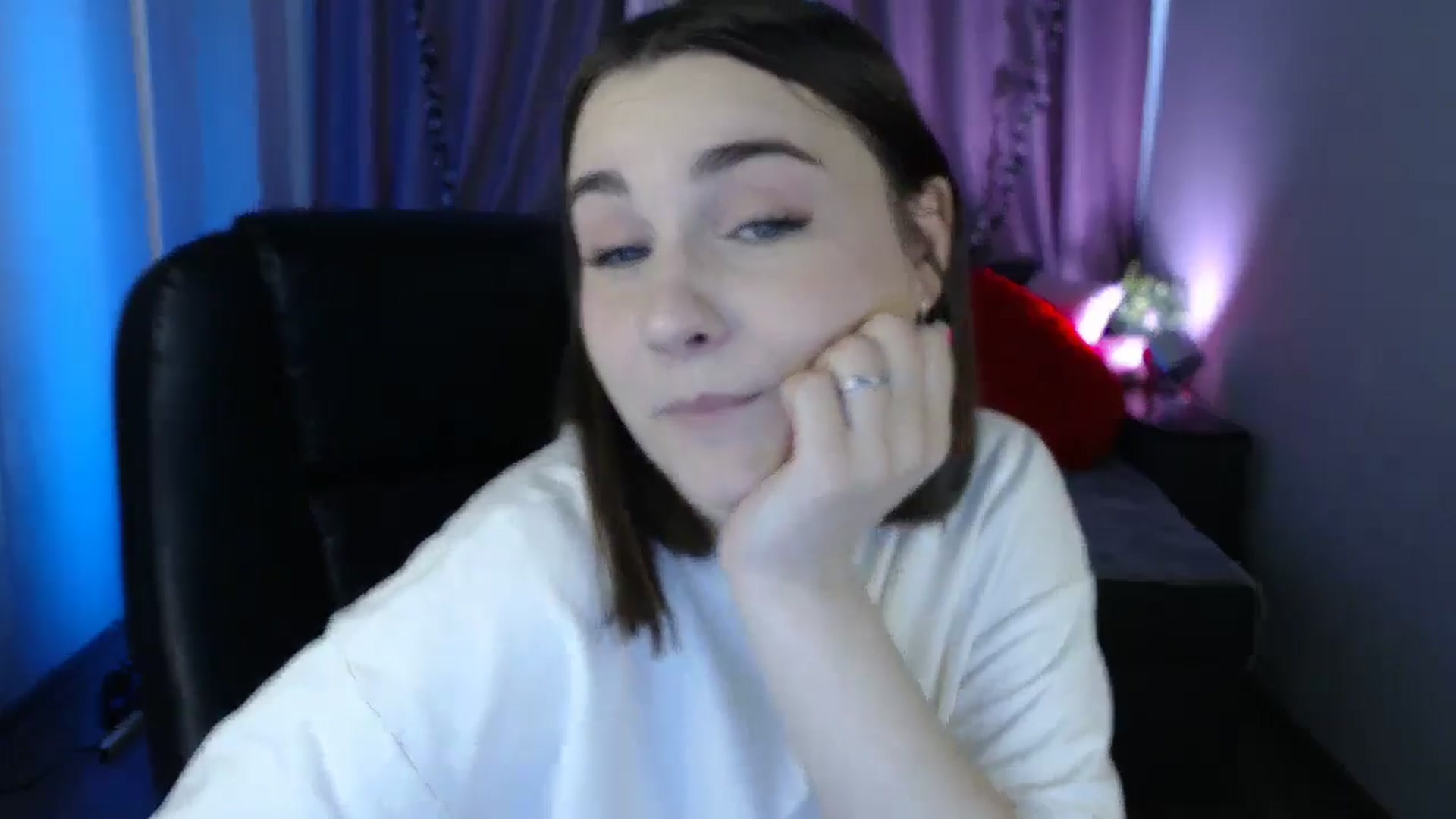 Gallery image thumbnail from LaneyGrey's myfreecams stream on, 05/05/2025, 08:53 image 15 of 20