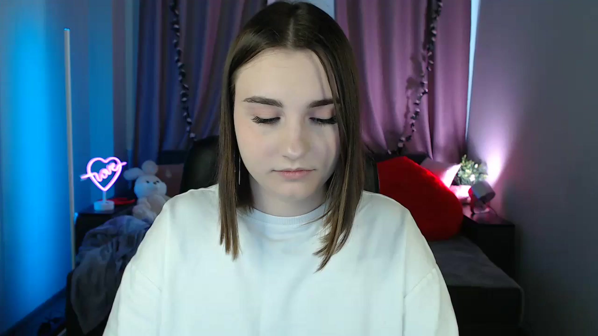 Gallery image thumbnail from LaneyGrey's myfreecams stream on, 05/05/2025, 08:53 image 1 of 20