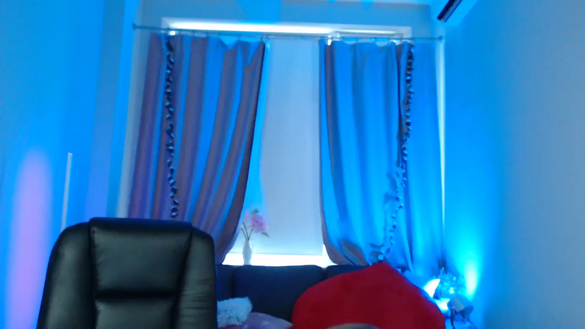 Gallery image thumbnail from LaneyGrey's myfreecams stream on, 05/06/2025, 11:26 image 6 of 20