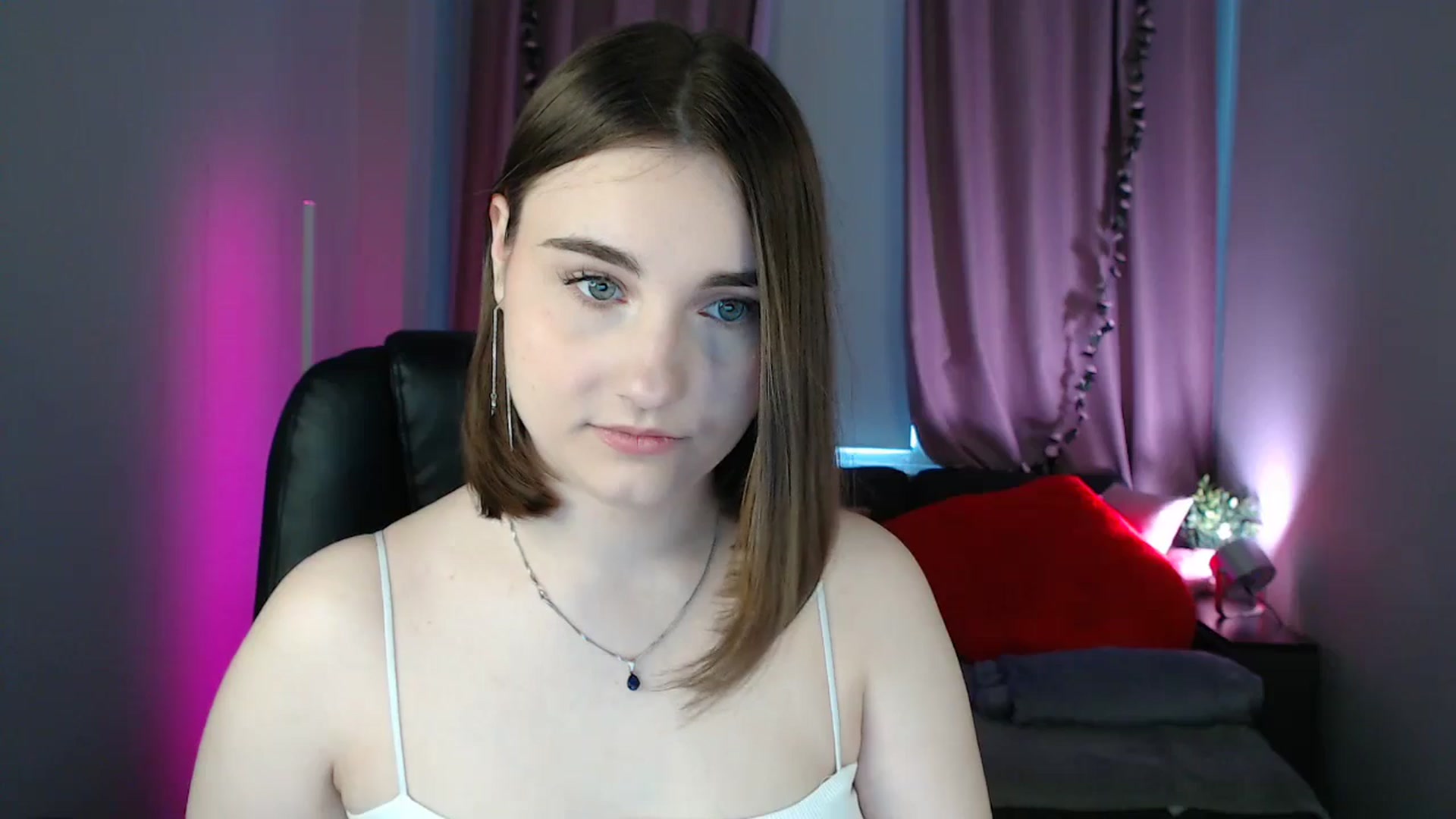 Gallery image thumbnail from LaneyGrey's myfreecams stream on, 05/13/2025, 08:24 image 5 of 20