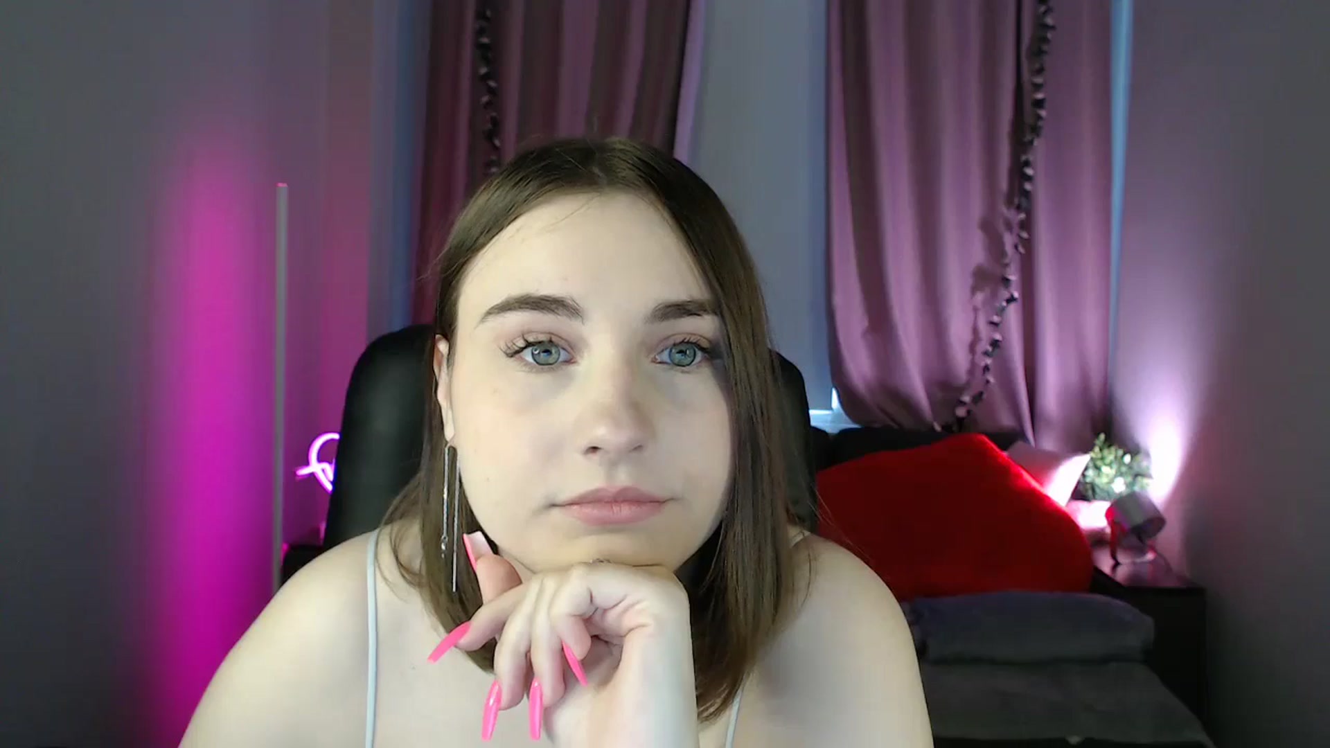 Gallery image thumbnail from LaneyGrey's myfreecams stream on, 05/13/2025, 08:24 image 9 of 20