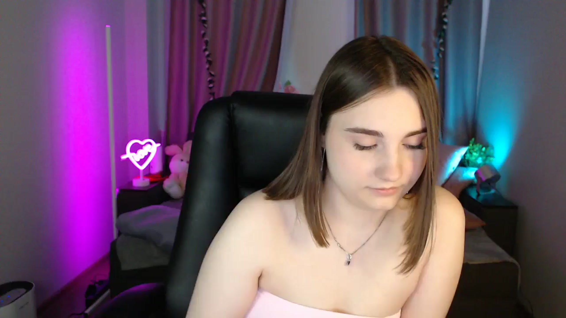 Gallery image thumbnail from LaneyGrey's myfreecams stream on, 05/14/2025, 08:54 image 1 of 20