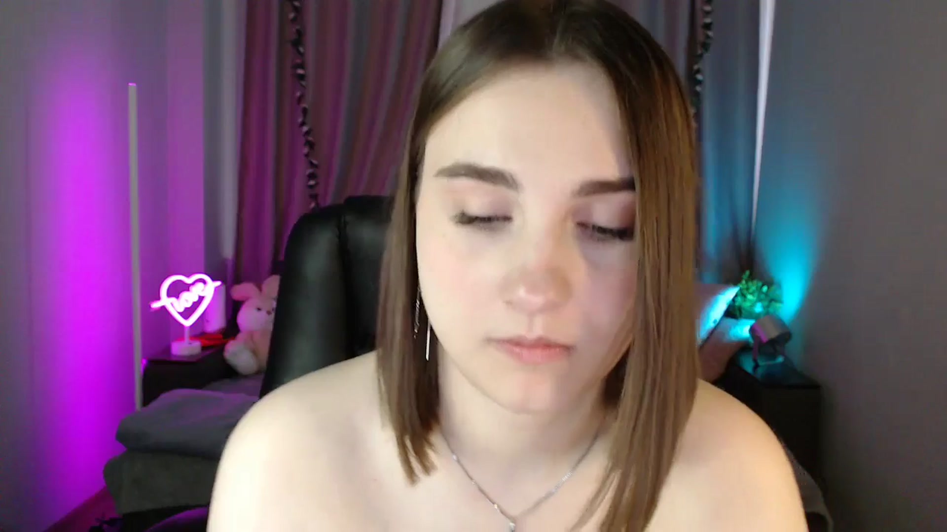 Gallery image thumbnail from LaneyGrey's myfreecams stream on, 05/14/2025, 11:11 image 5 of 20