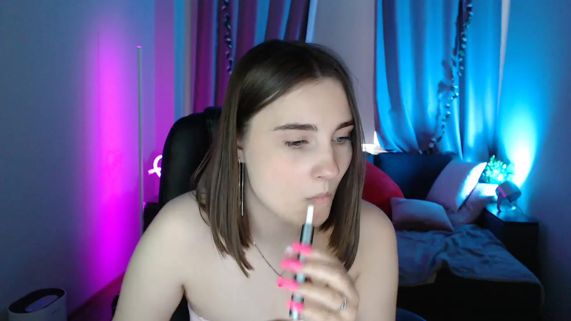 Gallery image thumbnail from LaneyGrey's myfreecams stream on, 05/14/2025, 14:01 image 3 of 20
