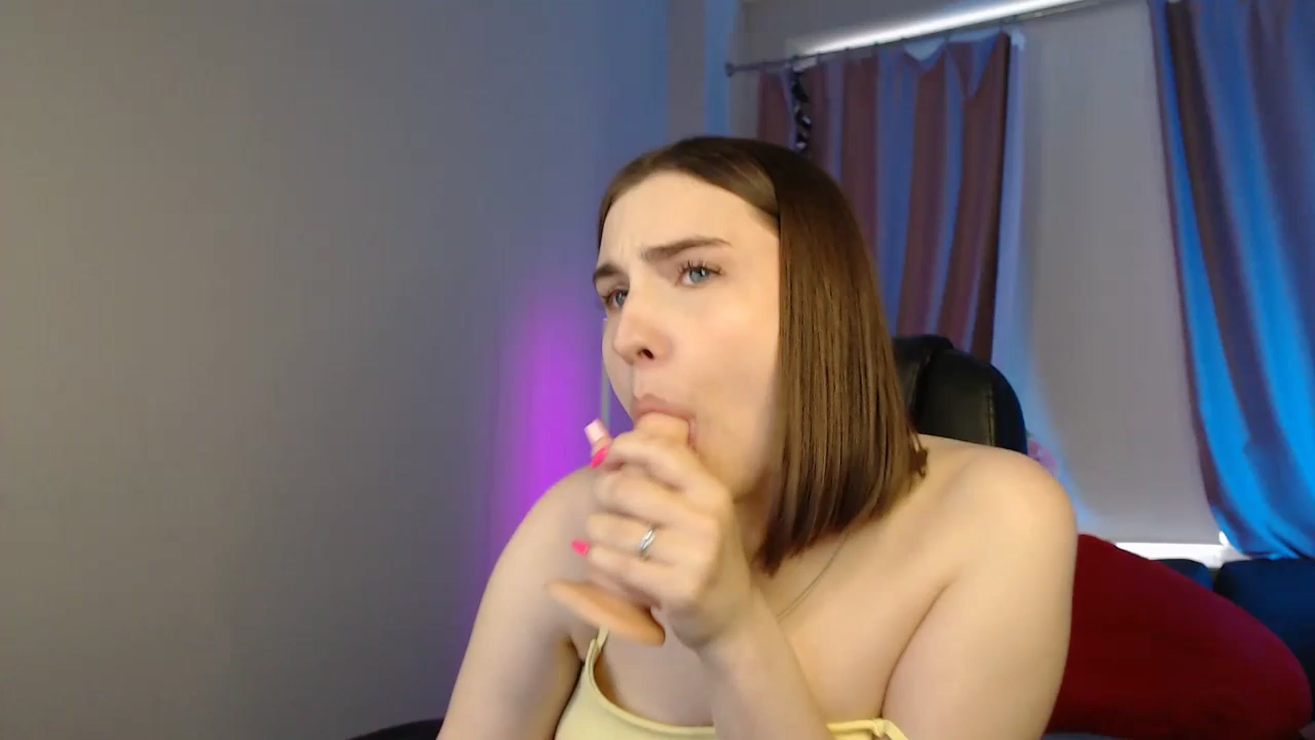 Gallery image thumbnail from LaneyGrey's myfreecams stream on, 05/16/2025, 11:22 image 1 of 20
