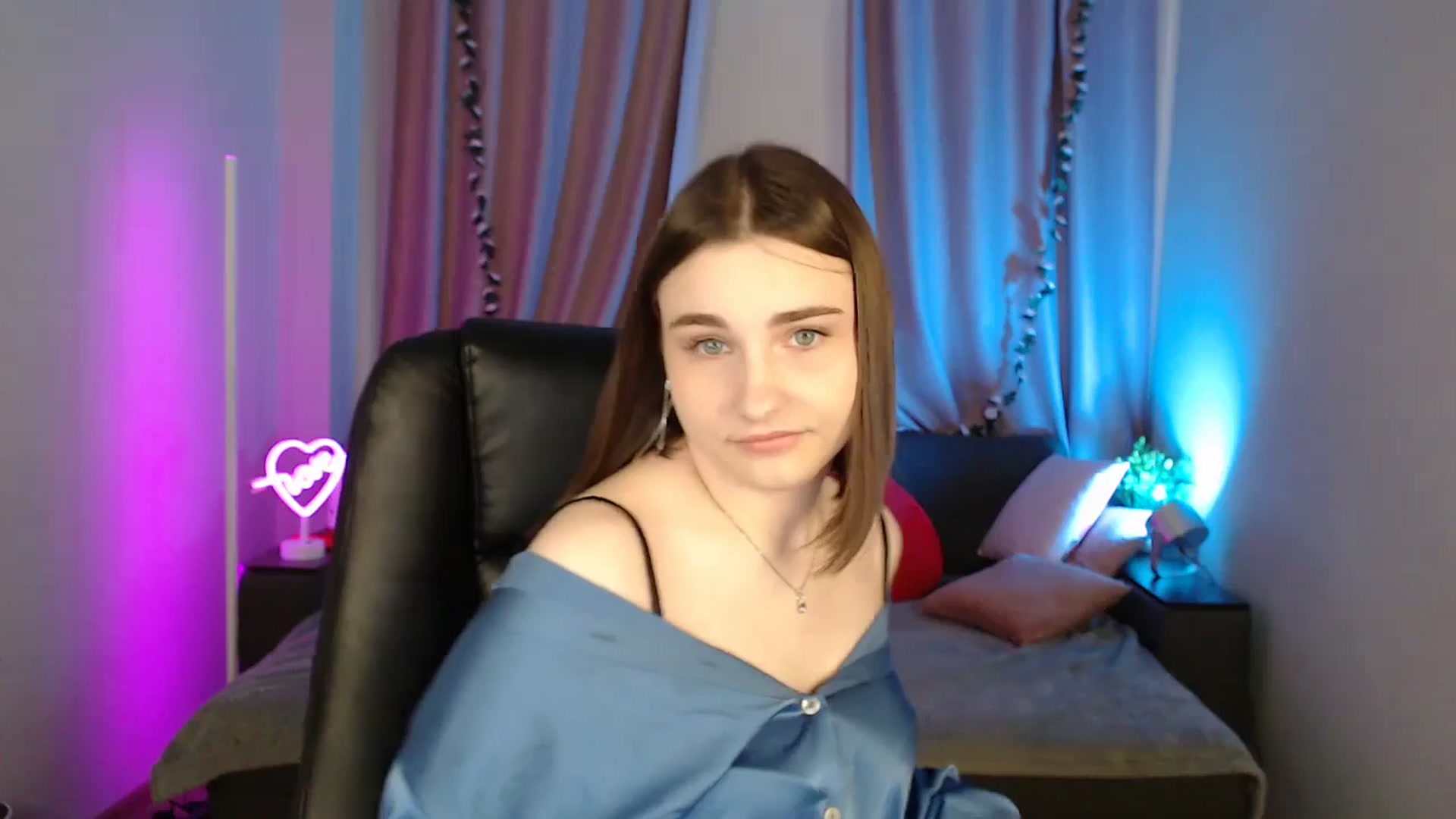 Gallery image thumbnail from LaneyGrey's myfreecams stream on, 05/17/2025, 09:12 image 5 of 20