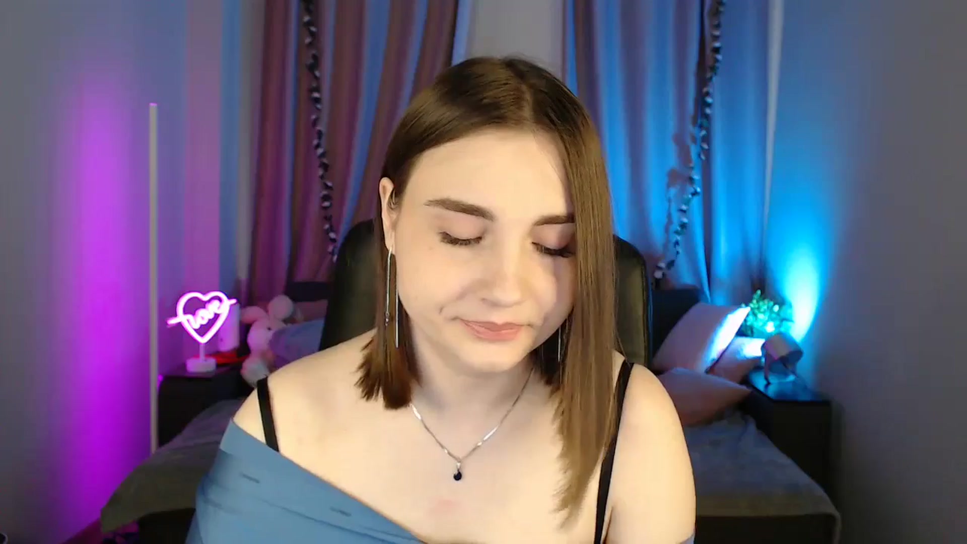 Gallery image thumbnail from LaneyGrey's myfreecams stream on, 05/17/2025, 09:12 image 3 of 20