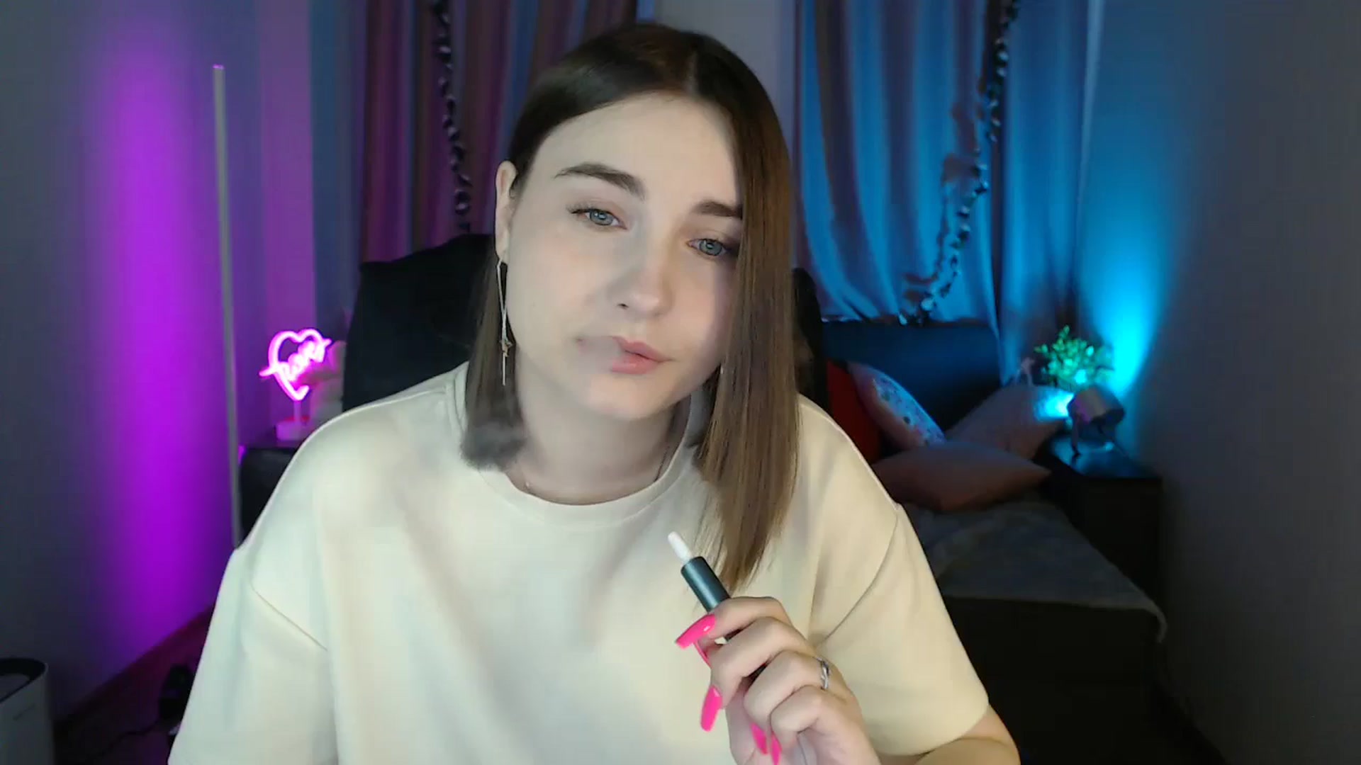 Gallery image thumbnail from LaneyGrey's myfreecams stream on, 05/18/2025, 09:21 image 3 of 20