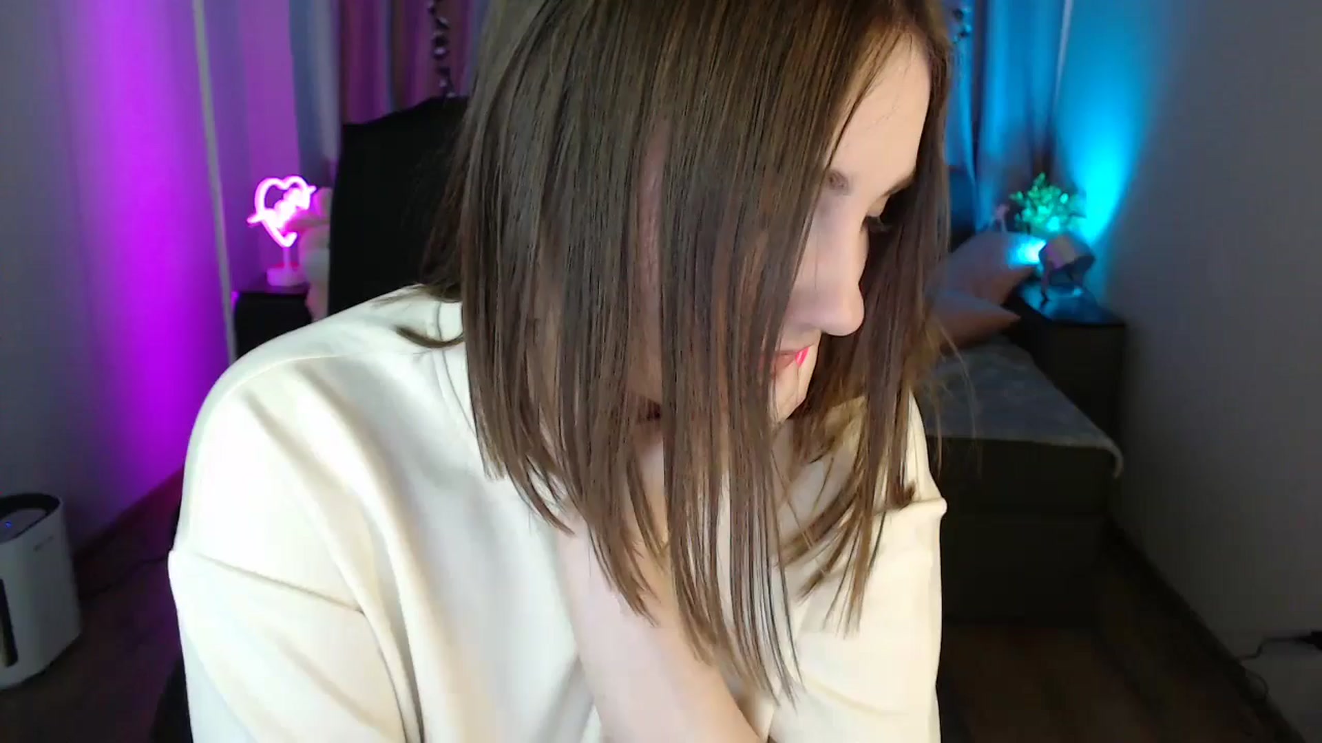Gallery image thumbnail from LaneyGrey's myfreecams stream on, 05/18/2025, 09:21 image 14 of 20