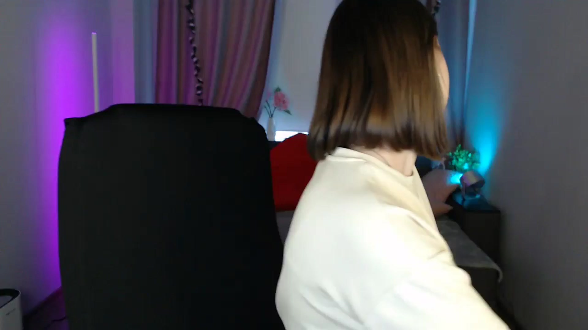Gallery image thumbnail from LaneyGrey's myfreecams stream on, 05/18/2025, 09:21 image 1 of 20