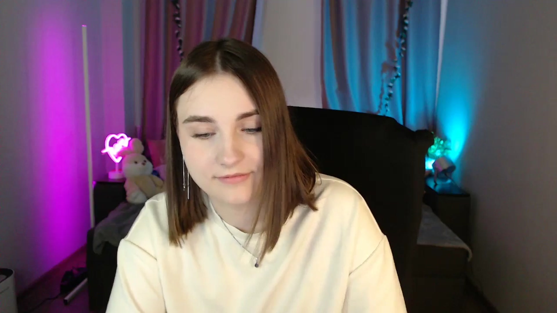 Gallery image thumbnail from LaneyGrey's myfreecams stream on, 05/18/2025, 09:50 image 11 of 20
