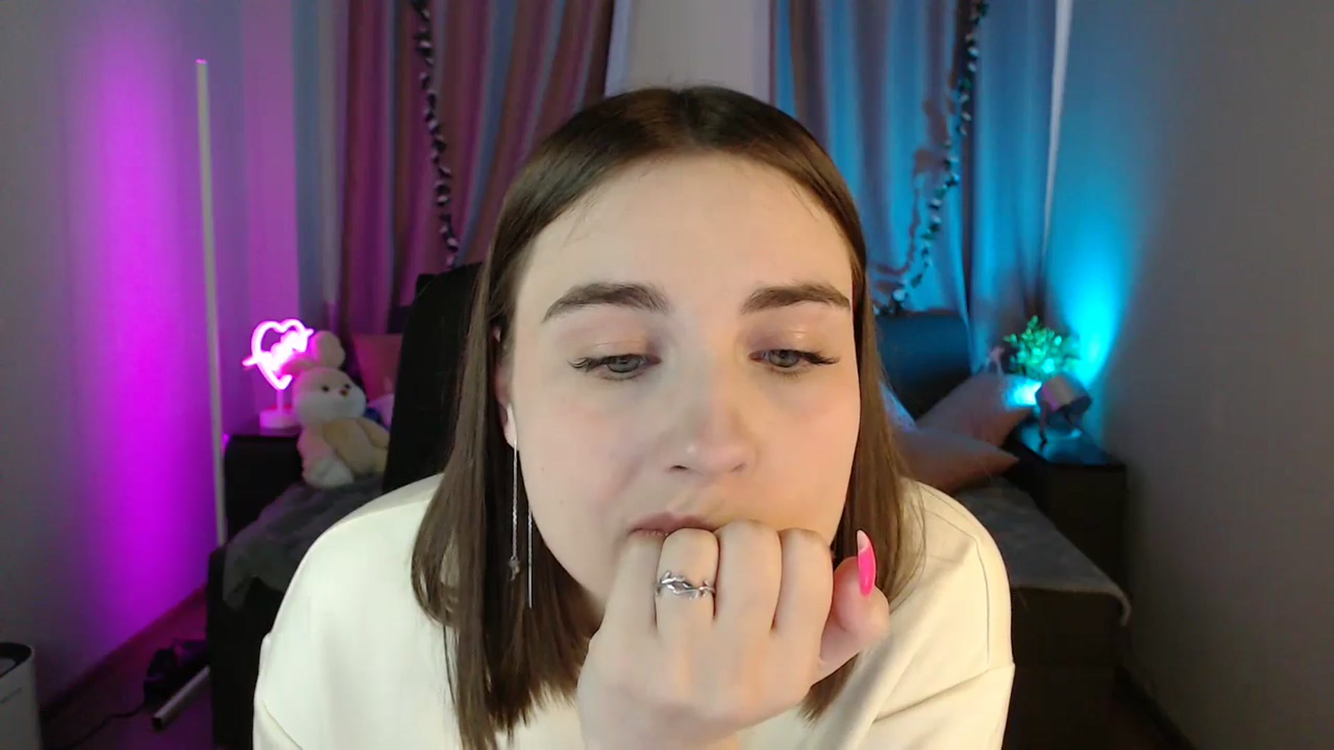 Gallery image thumbnail from LaneyGrey's myfreecams stream on, 05/18/2025, 09:50 image 8 of 20