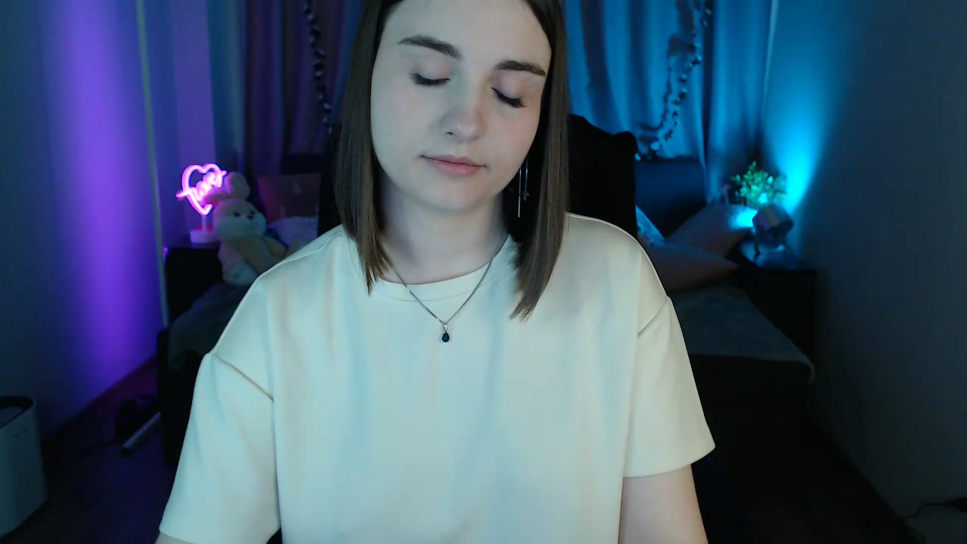 Gallery image thumbnail from LaneyGrey's myfreecams stream on, 05/18/2025, 09:50 image 19 of 20