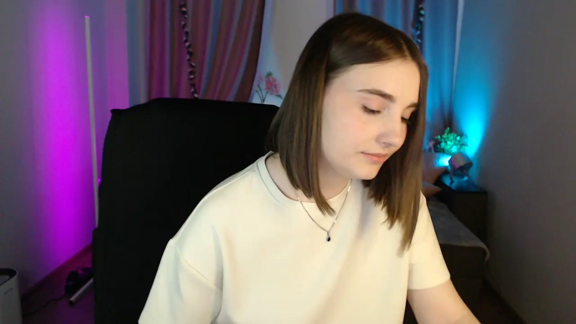 Gallery image thumbnail from LaneyGrey's myfreecams stream on, 05/18/2025, 09:50 image 1 of 20