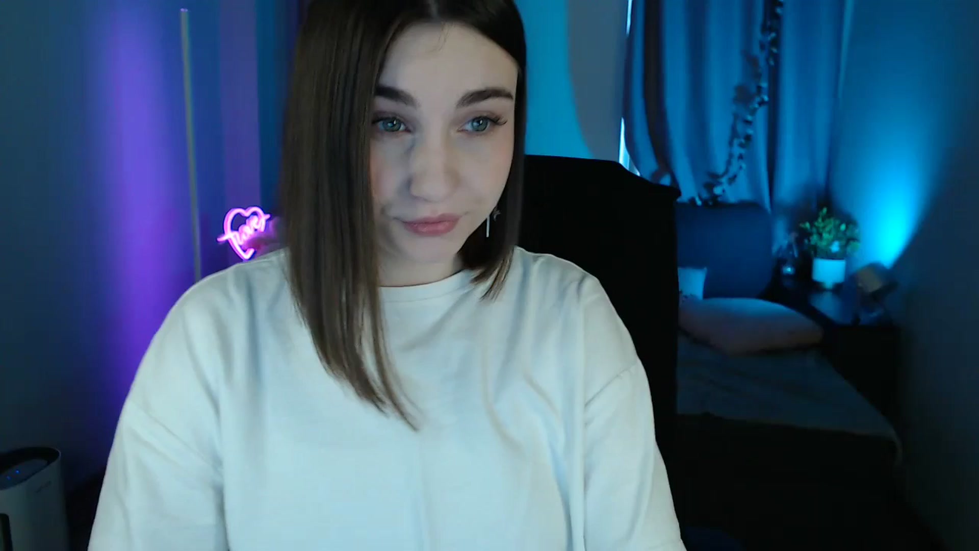 Gallery image thumbnail from LaneyGrey's myfreecams stream on, 05/19/2025, 08:37 image 1 of 20