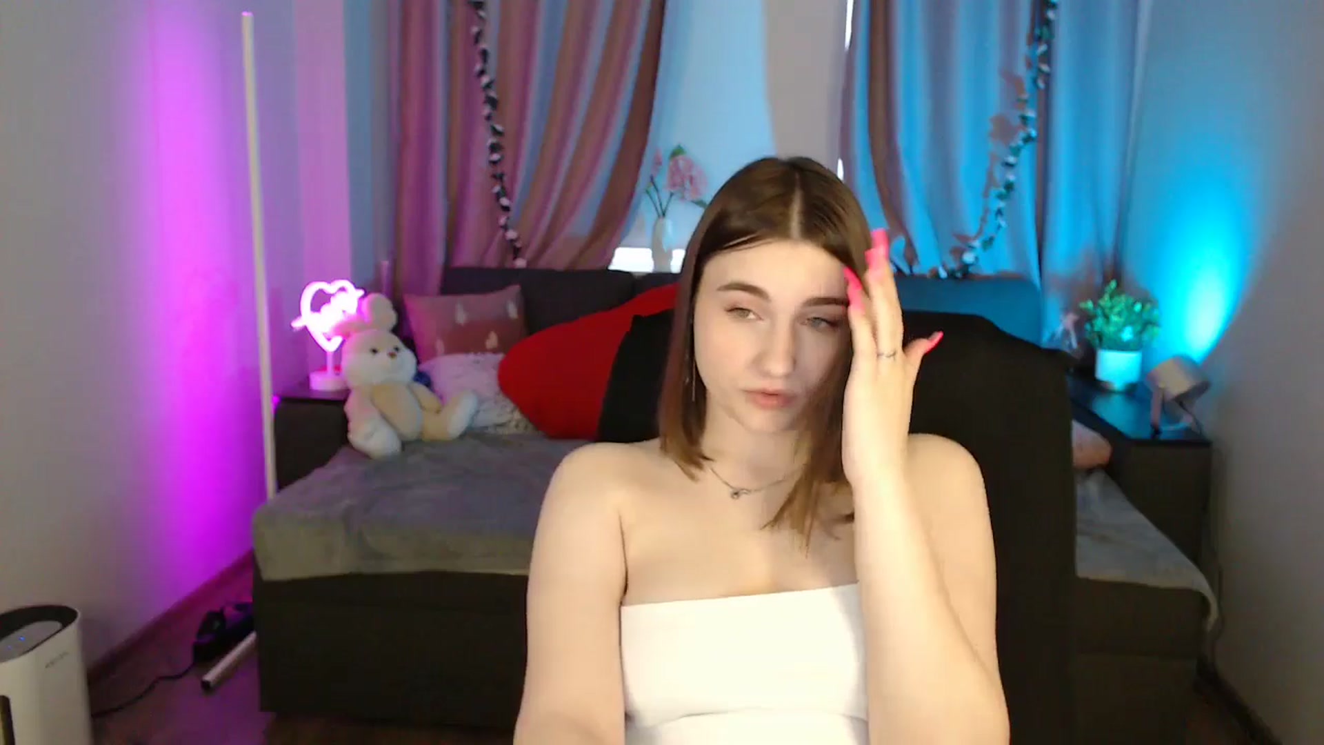 Gallery image thumbnail from LaneyGrey's myfreecams stream on, 05/19/2025, 08:37 image 10 of 20