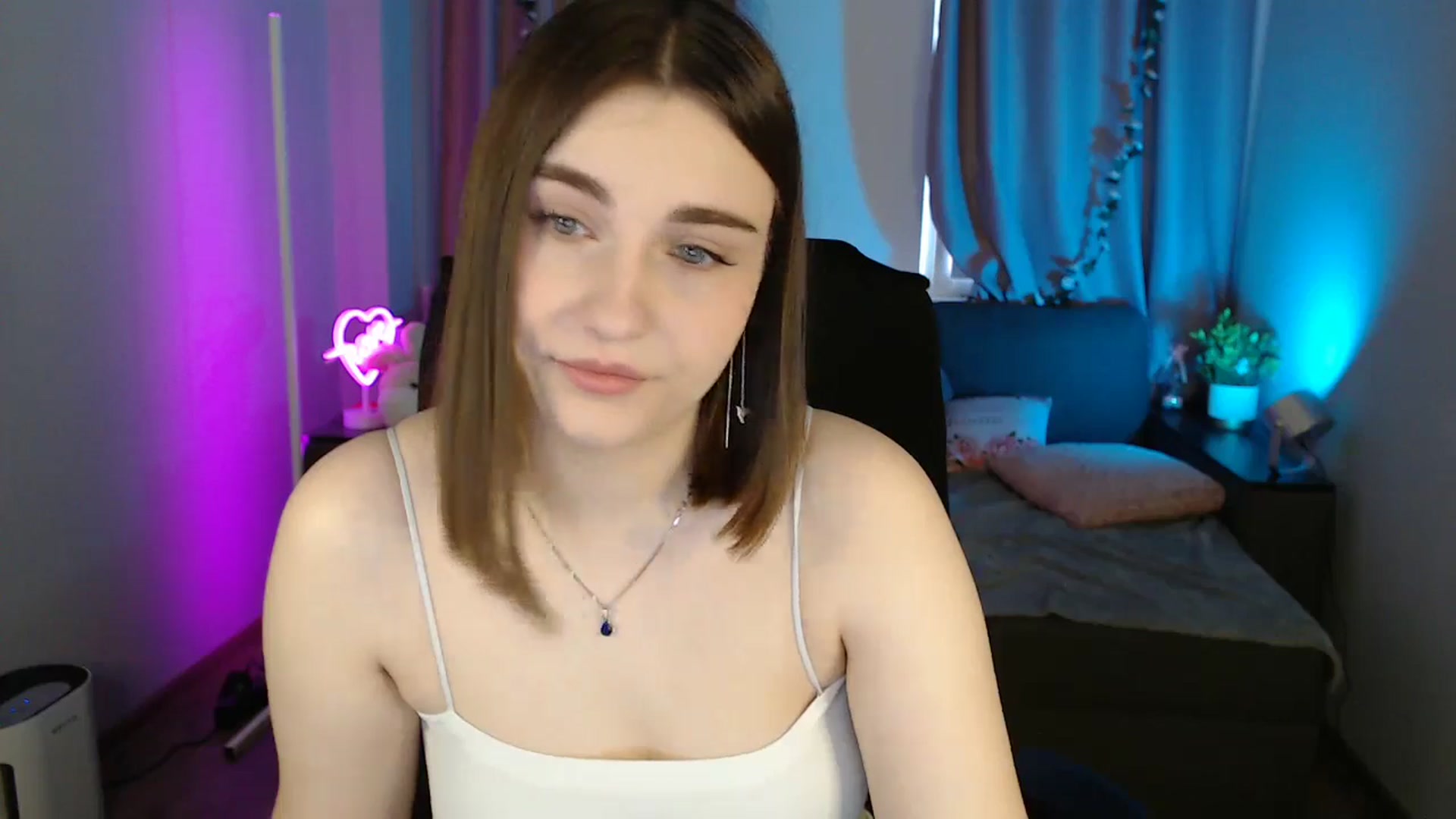 Gallery image thumbnail from LaneyGrey's myfreecams stream on, 05/19/2025, 08:37 image 4 of 20