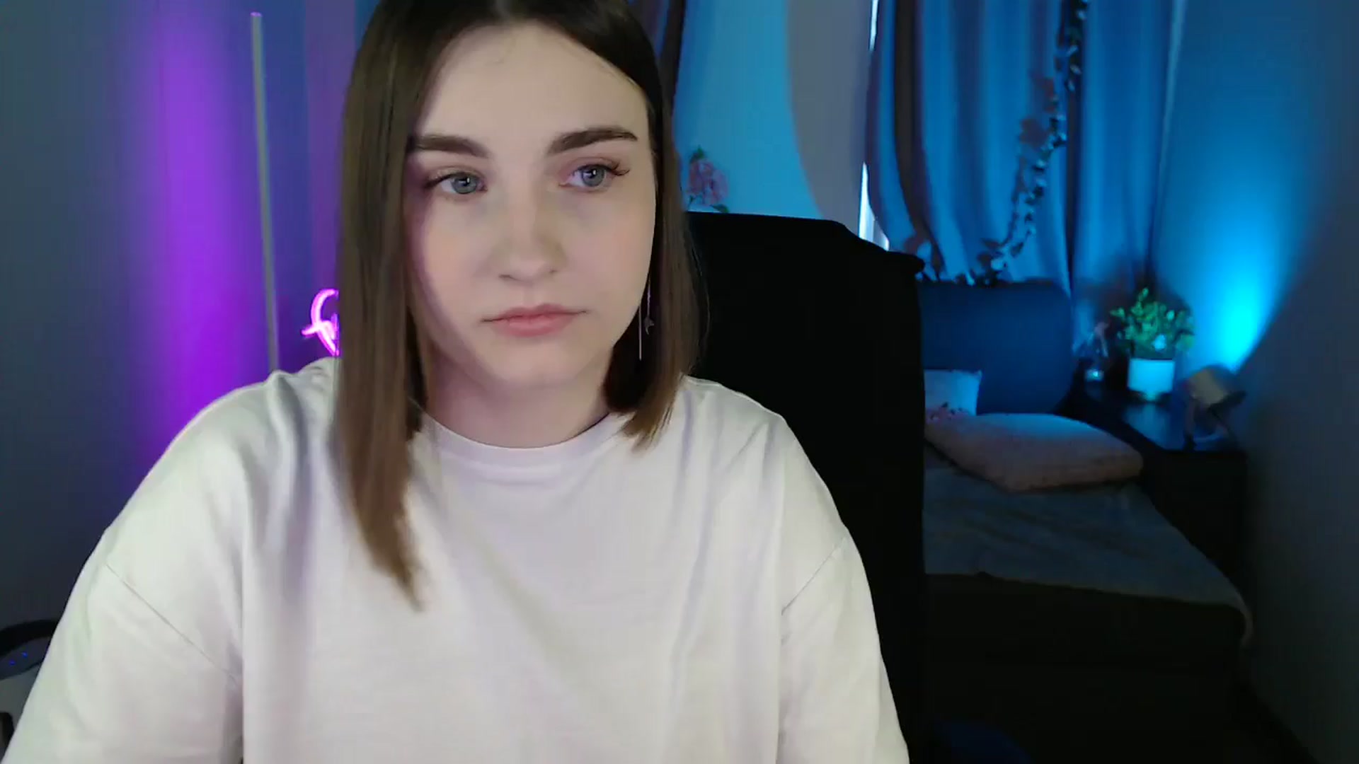 Gallery image thumbnail from LaneyGrey's myfreecams stream on, 05/19/2025, 08:37 image 2 of 20