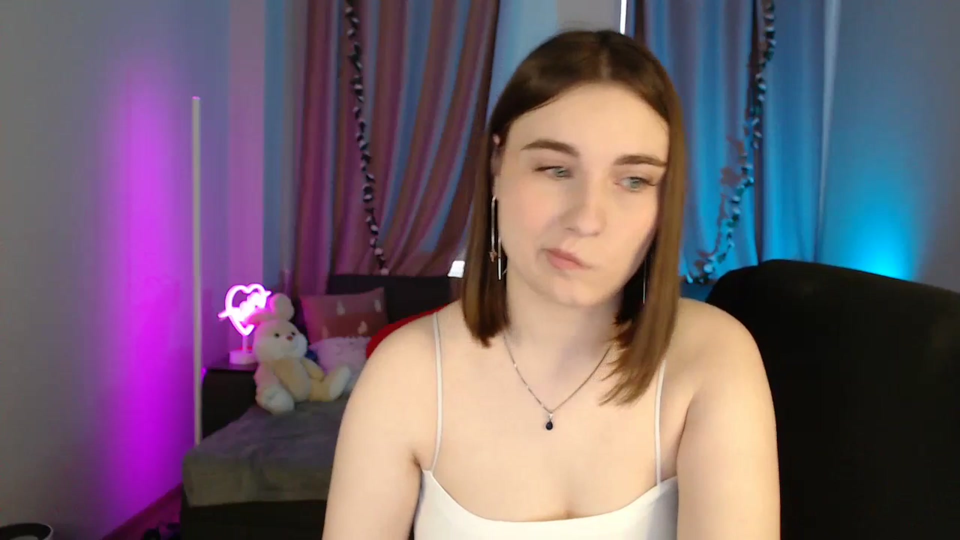 Gallery image thumbnail from LaneyGrey's myfreecams stream on, 05/19/2025, 09:22 image 7 of 20