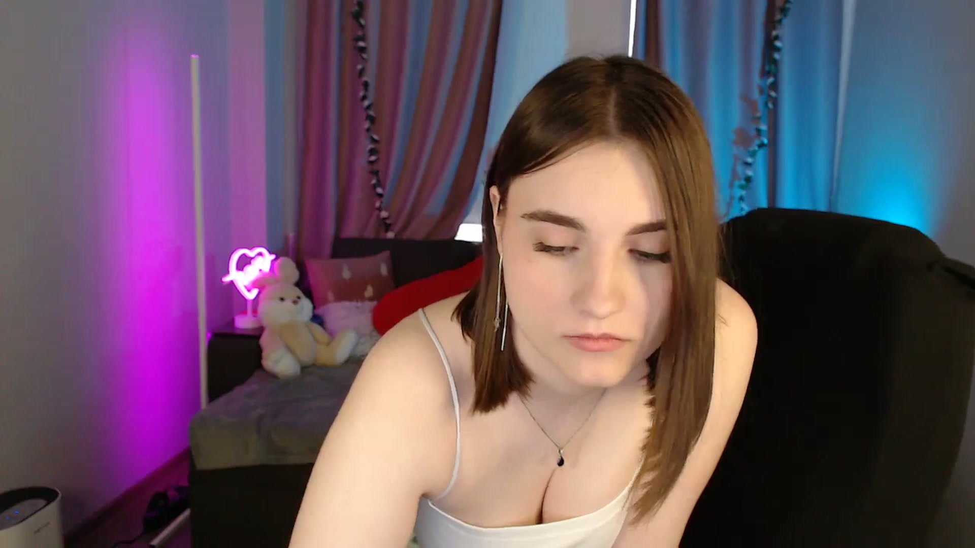 Gallery image thumbnail from LaneyGrey's myfreecams stream on, 05/19/2025, 09:22 image 3 of 20