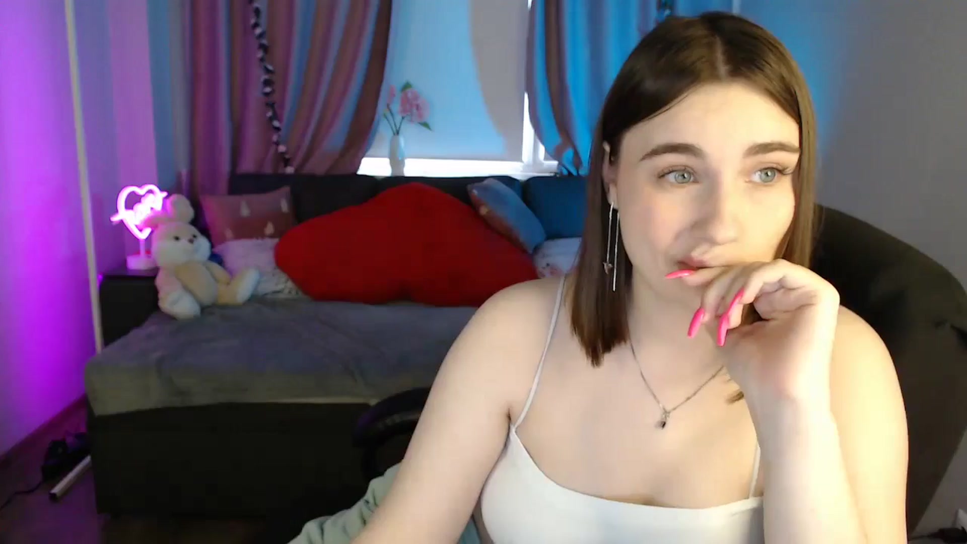 Gallery image thumbnail from LaneyGrey's myfreecams stream on, 05/19/2025, 09:22 image 9 of 20