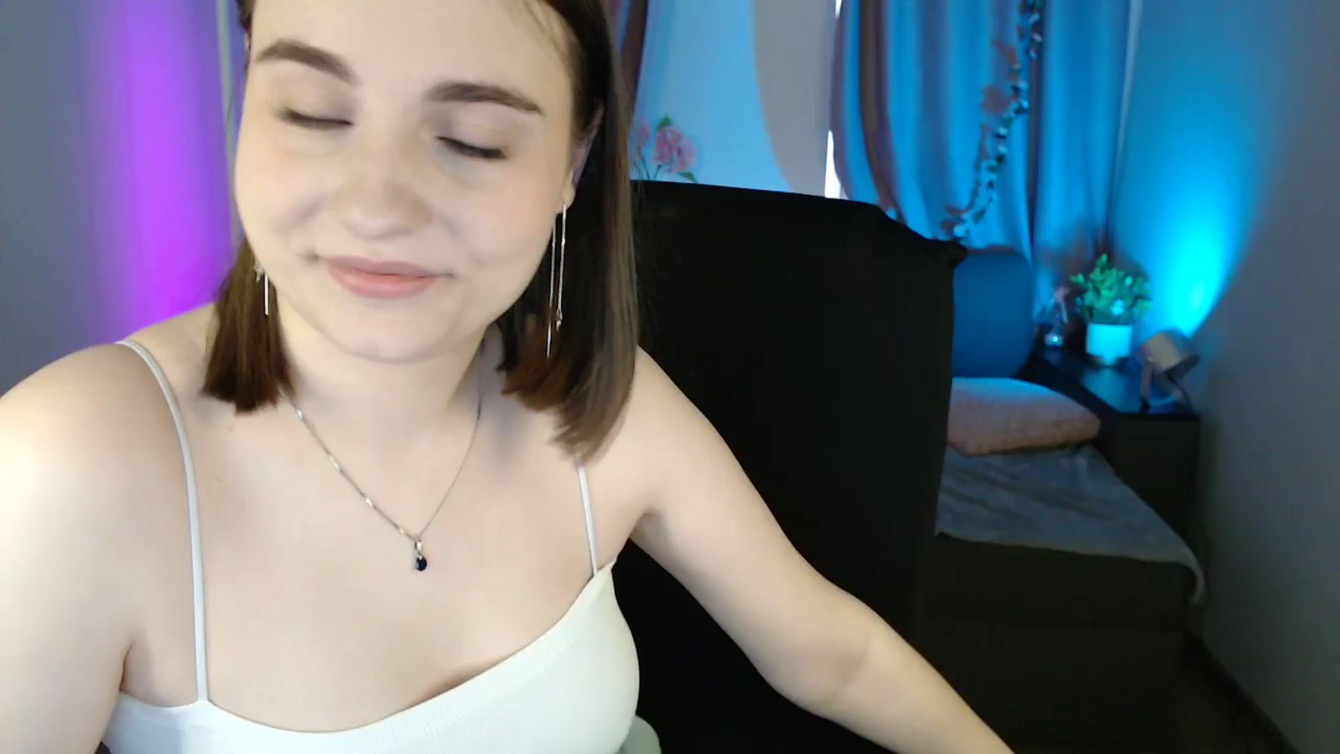 Gallery image thumbnail from LaneyGrey's myfreecams stream on, 05/19/2025, 09:22 image 11 of 20