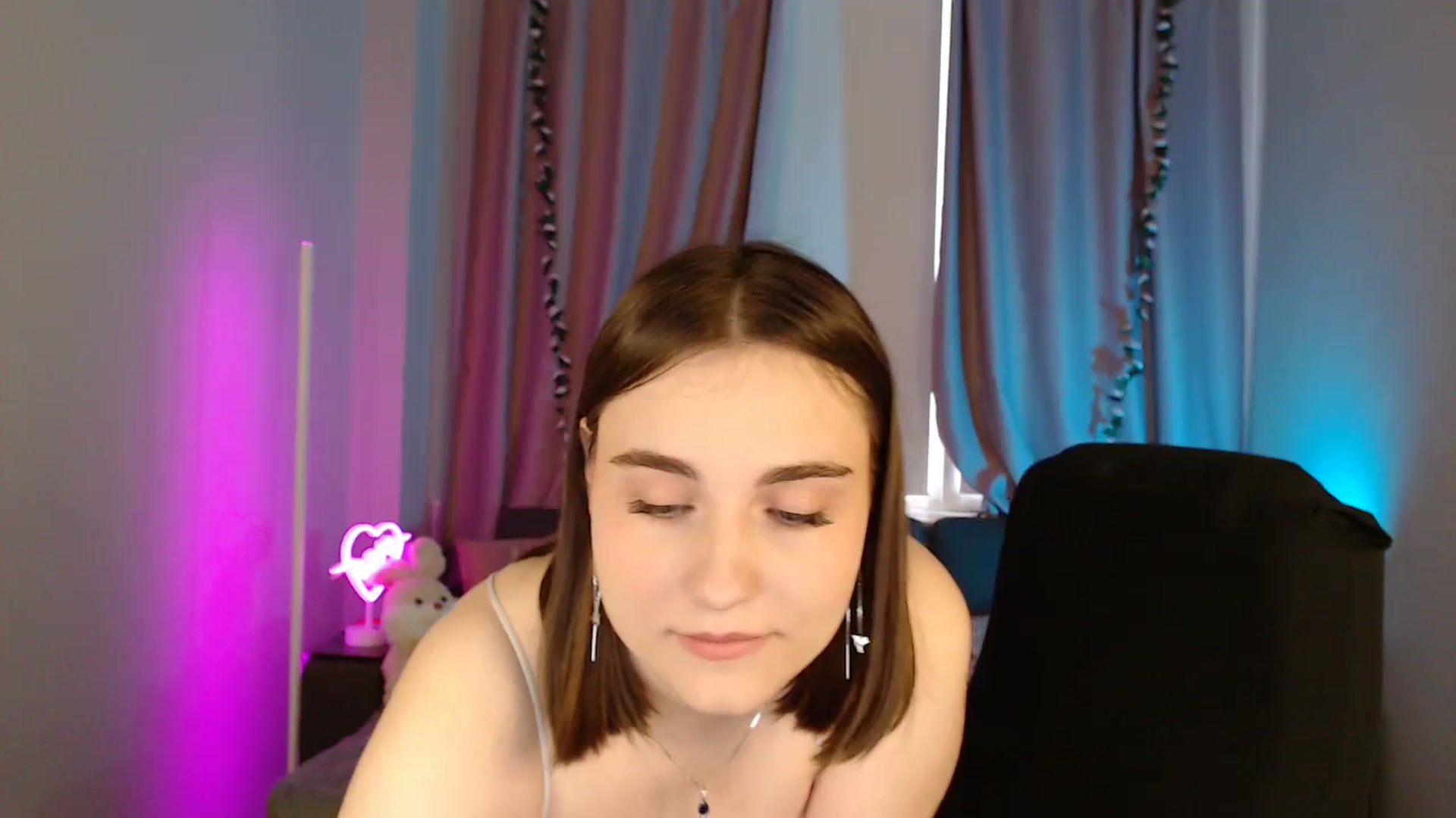 Gallery image thumbnail from LaneyGrey's myfreecams stream on, 05/19/2025, 09:22 image 2 of 20