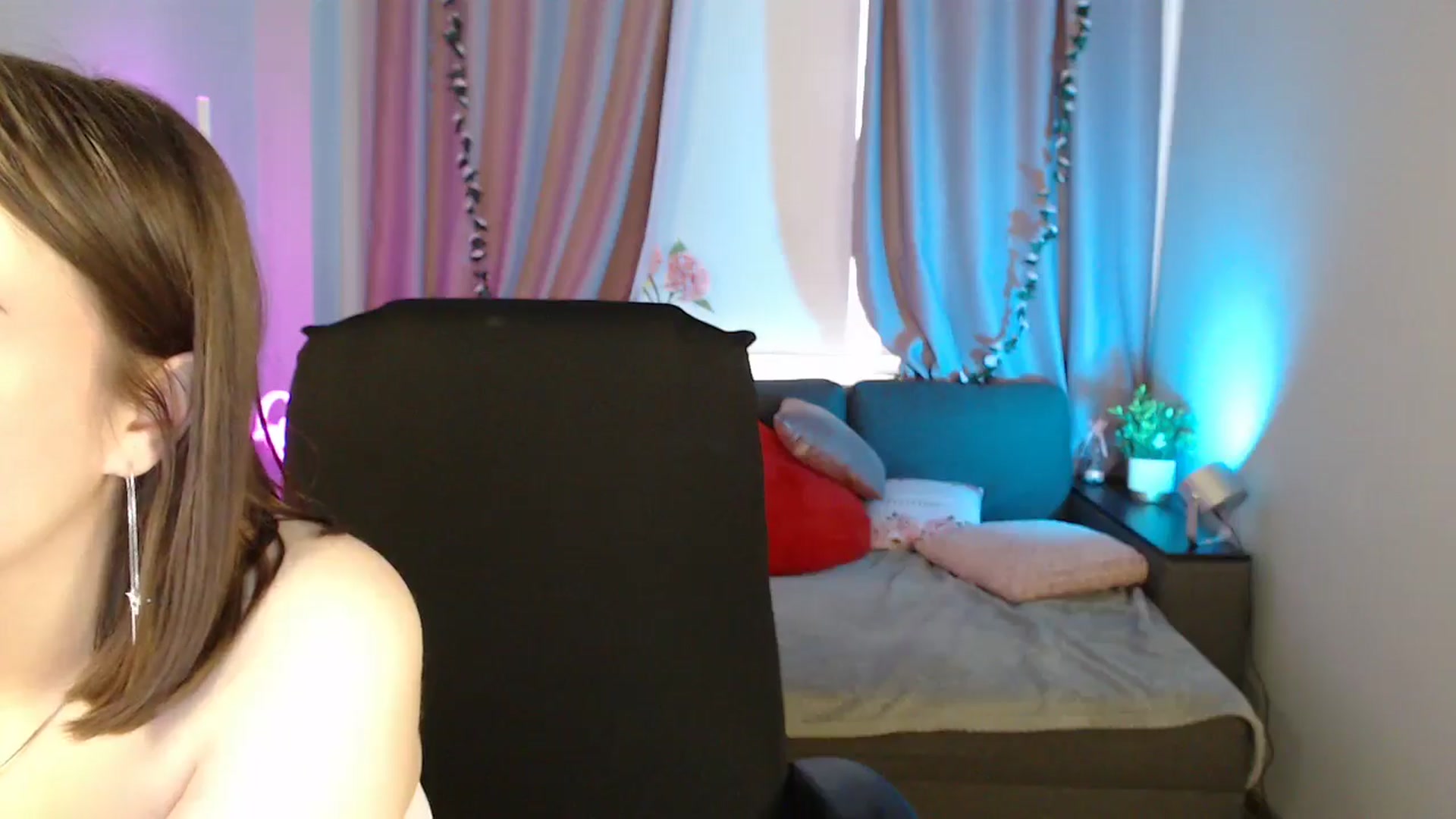 Gallery image thumbnail from LaneyGrey's myfreecams stream on, 05/19/2025, 10:00 image 16 of 20