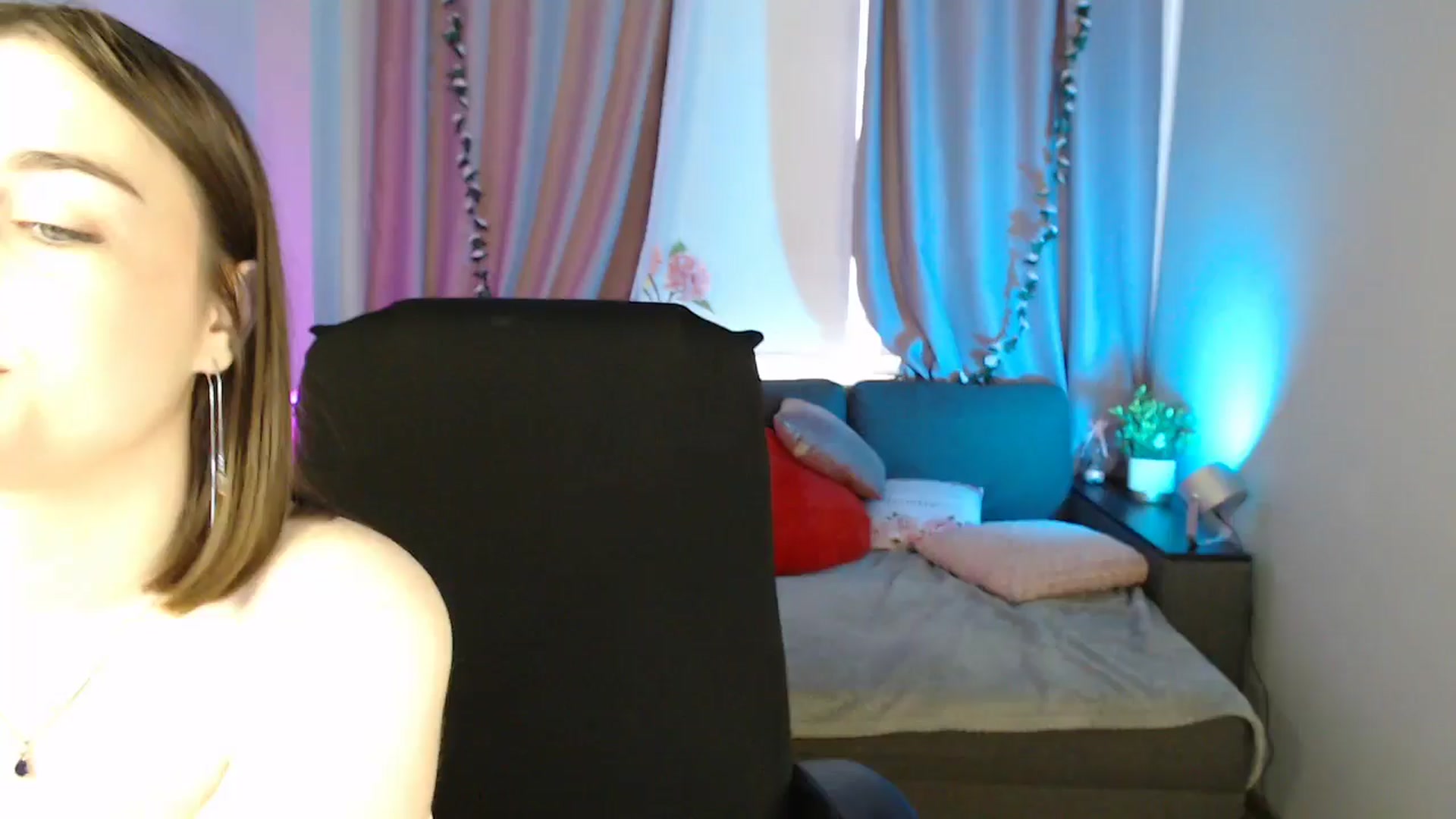Gallery image thumbnail from LaneyGrey's myfreecams stream on, 05/19/2025, 10:00 image 17 of 20