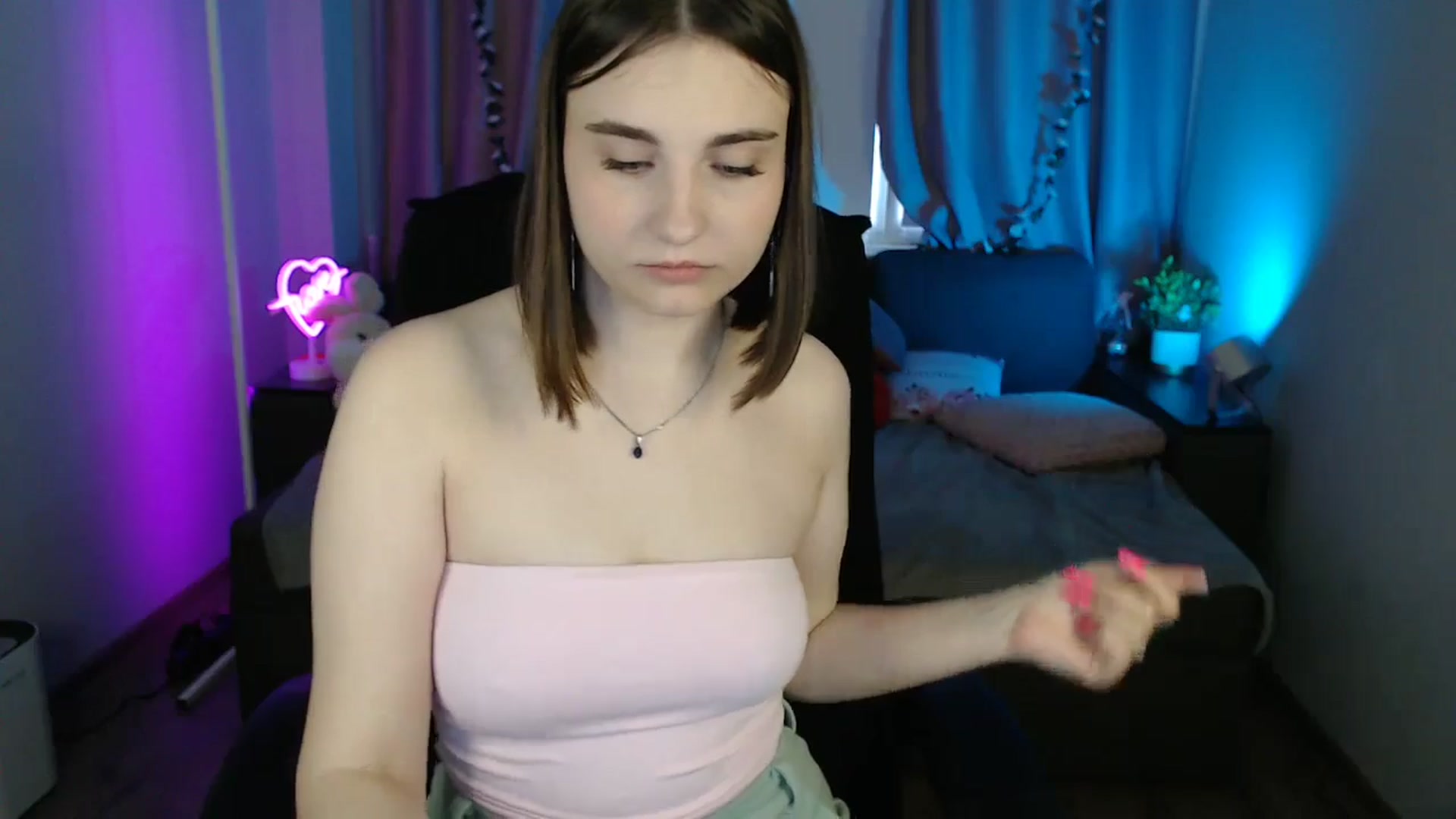 Gallery image thumbnail from LaneyGrey's myfreecams stream on, 05/19/2025, 10:00 image 4 of 20